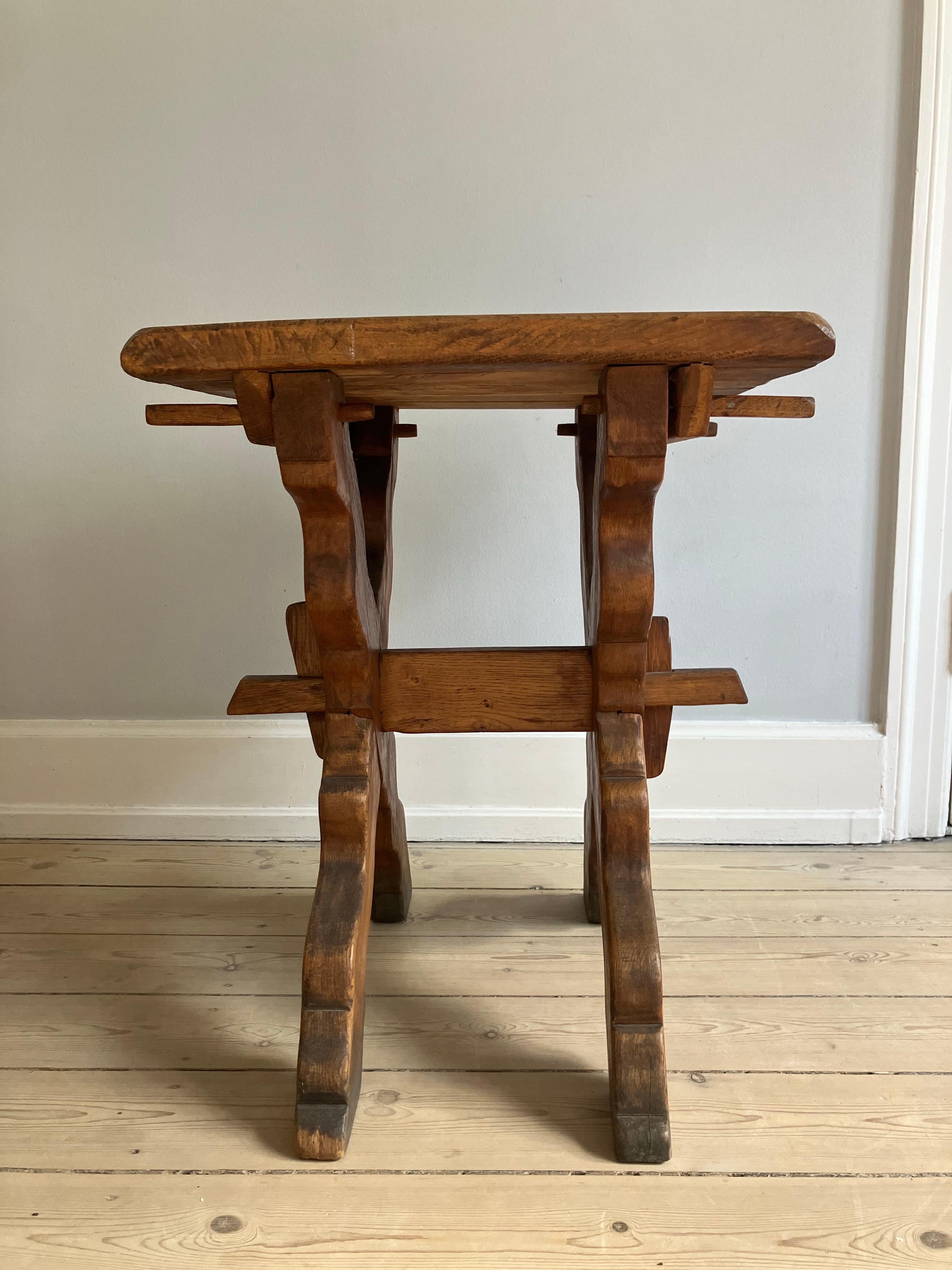 Danish Mid-Century Brutalist Desk / Small Table in Solid Oak Wood, 1920 For Sale 5