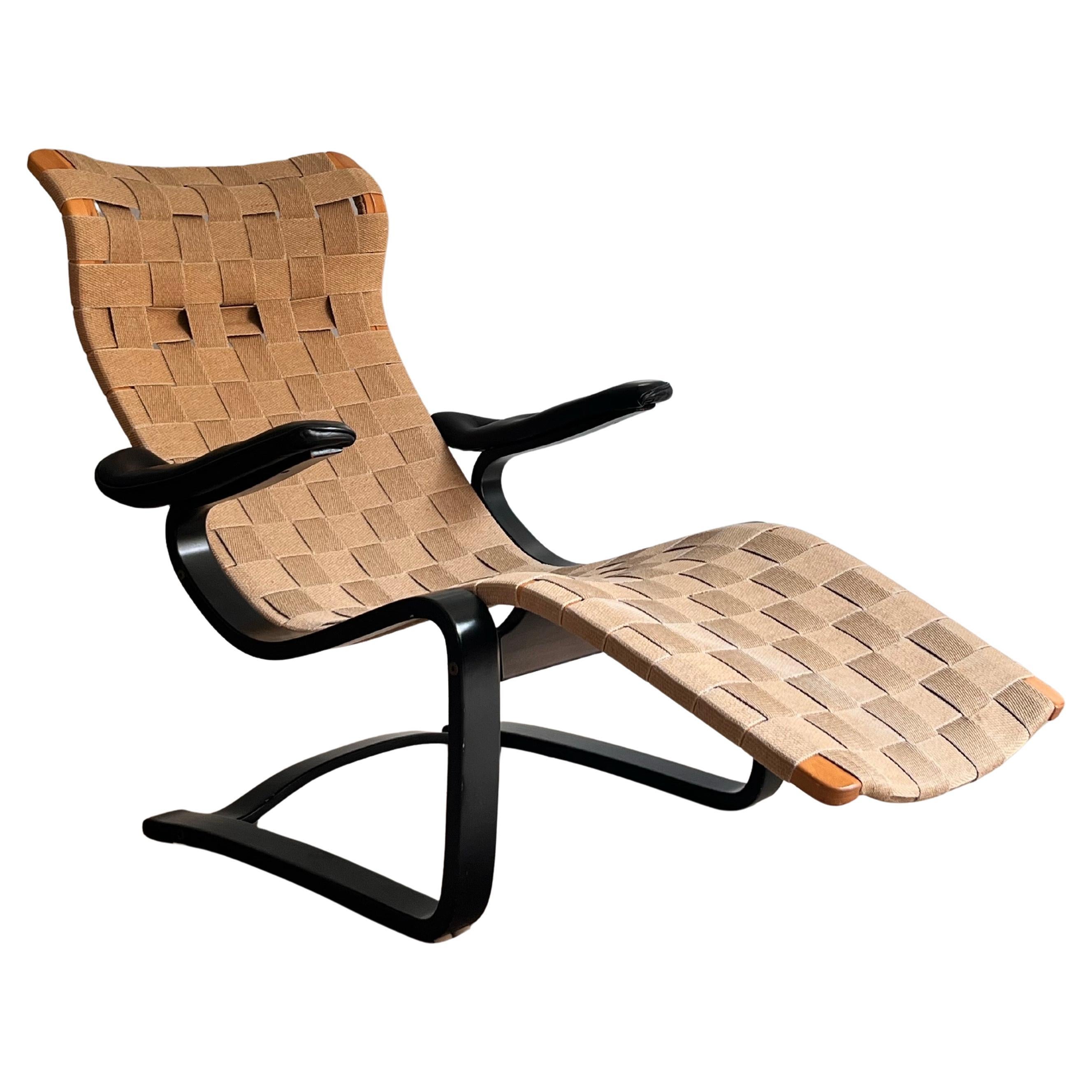 Swedish chaiselong / daybed in linen webbing by Gustav Axel Berg