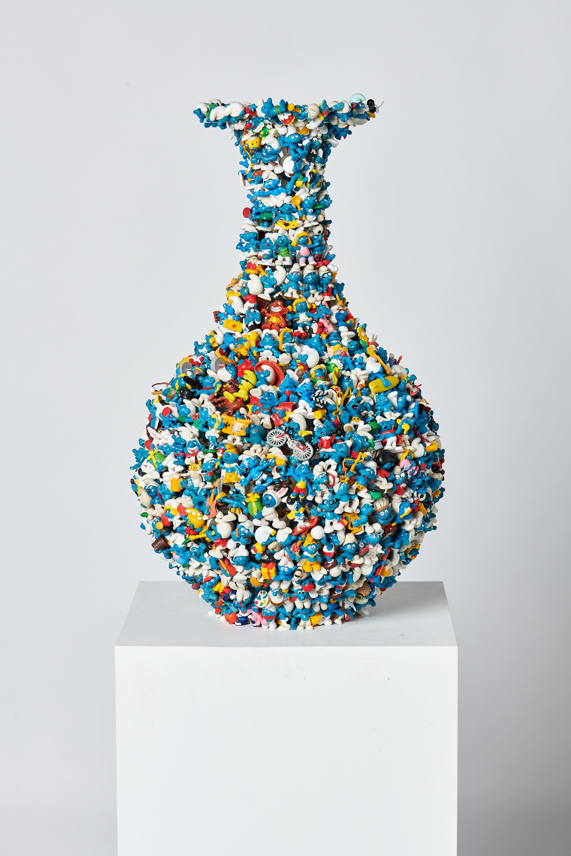 2nd Smurf dynasty ming vase  Artis piece   For Sale