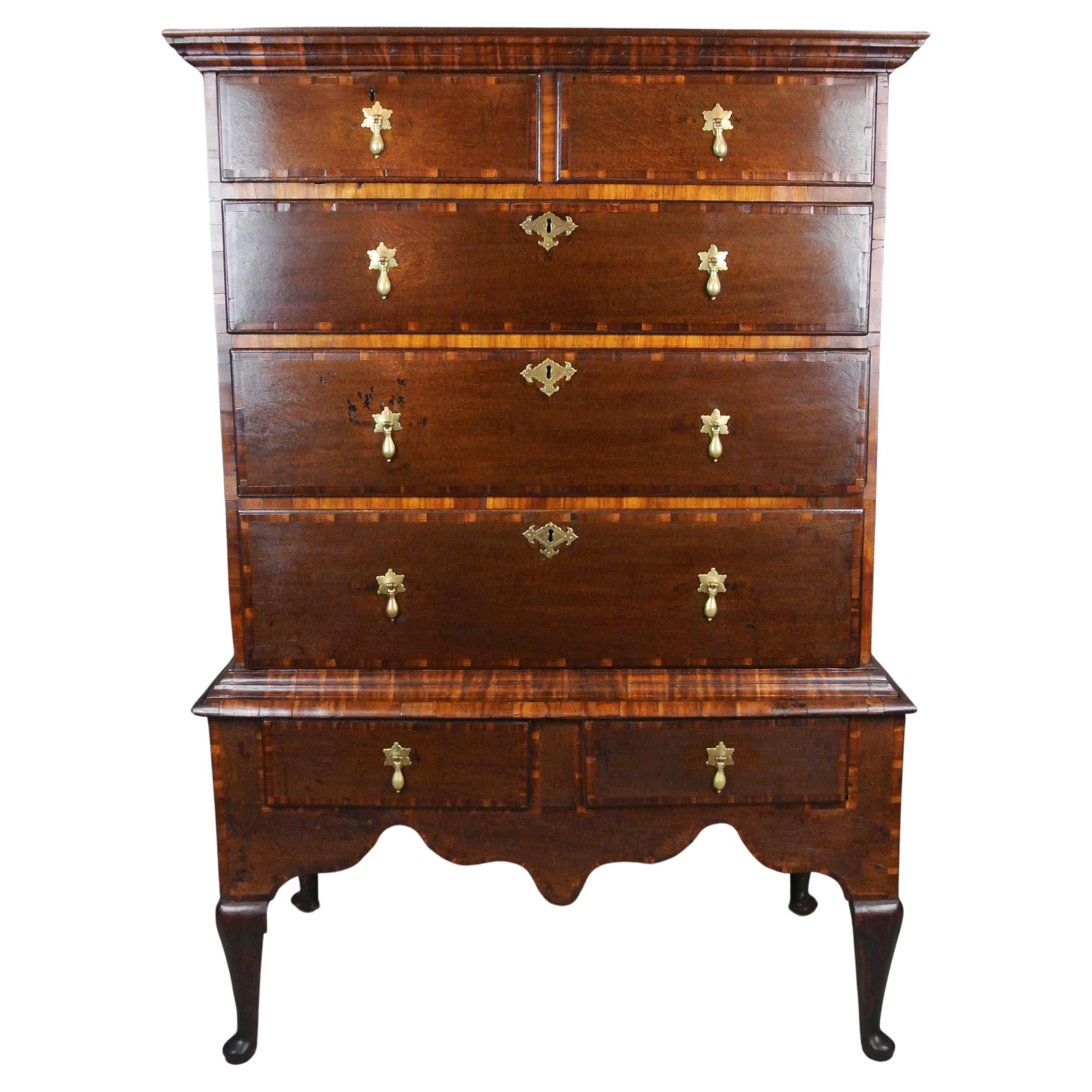 Rara ed eccezionale cassapanca in Oak e Laburnum di Giorgio I su supporto C.C. 1720 in vendita