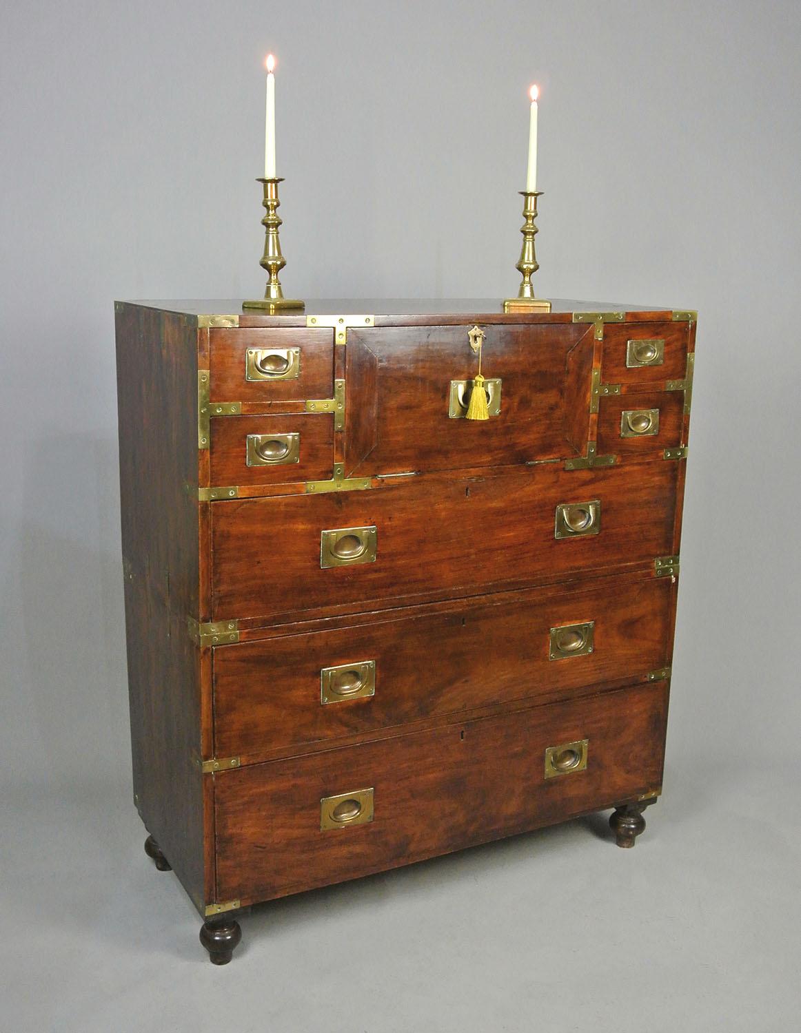 A very fine quality solid walnut campaign chest in wonderful original condition and dating  from 1790-1810.

The whole with original timbers in solid walnut including the top and sides and dust boards and also the drawer fronts and the side boards