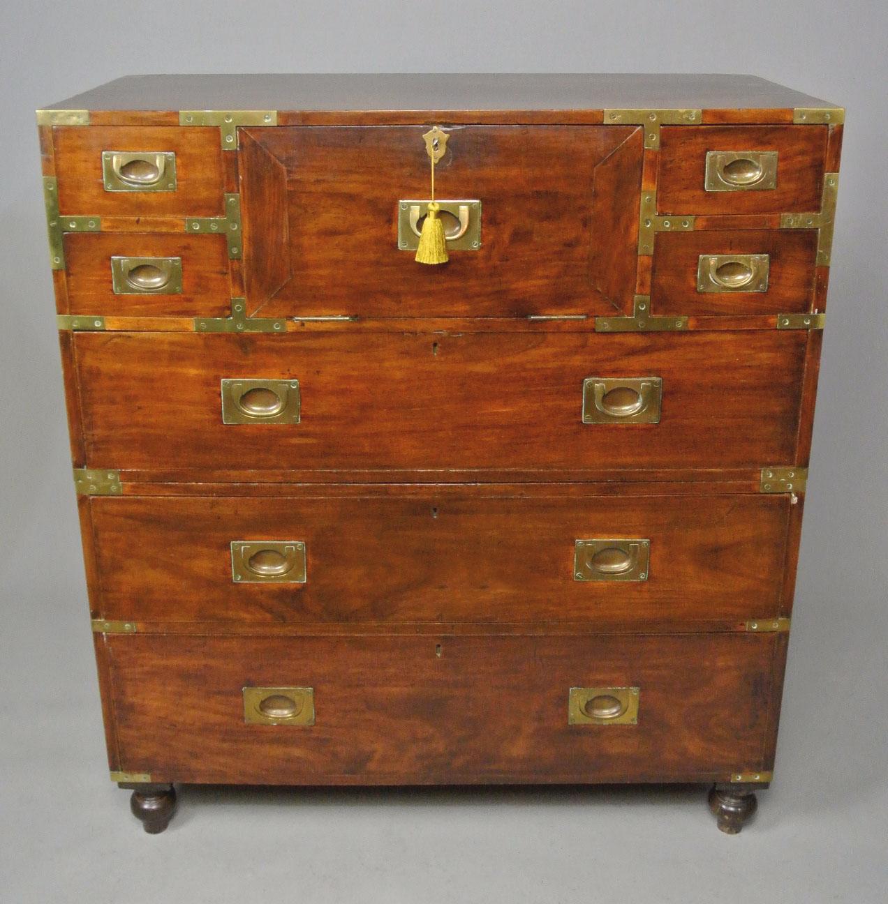 Wonderful Georgian Solid Walnut Campaign Chest c. 1810 In Good Condition In Heathfield, GB