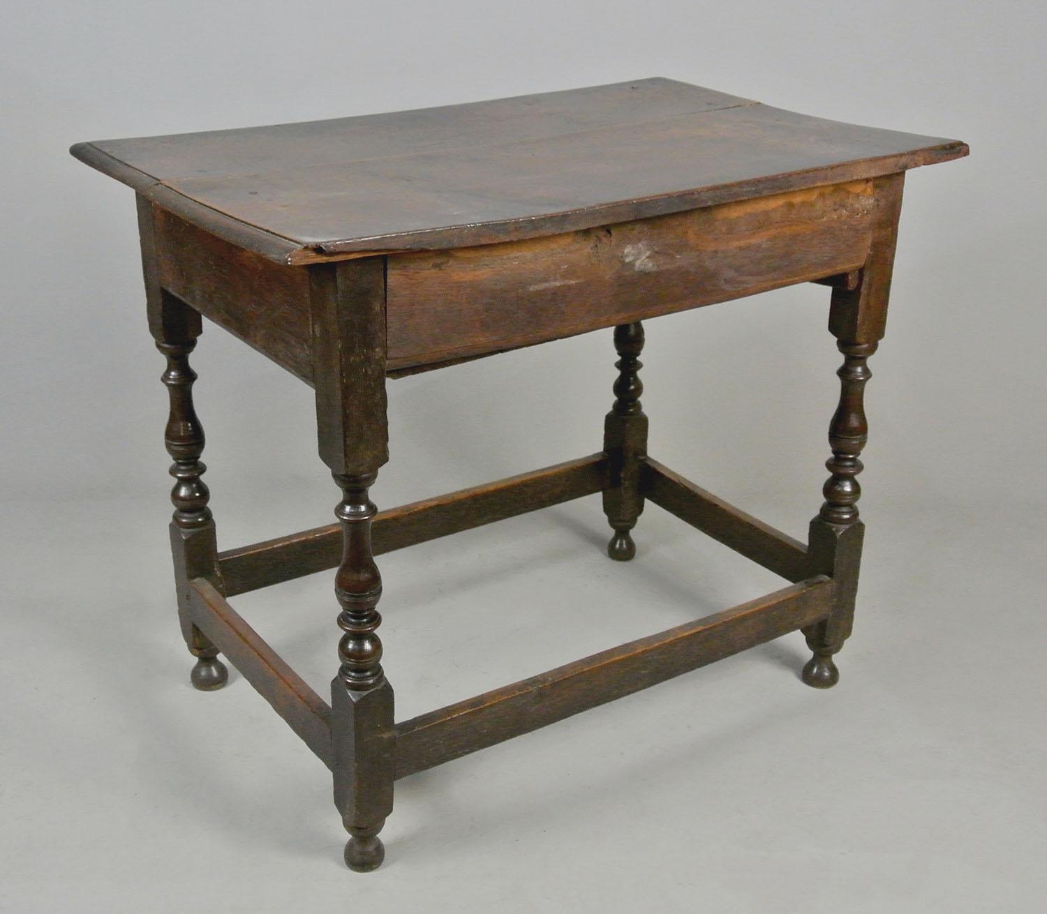 Beautiful Queen Anne Oak Lowboy c. 1700 For Sale 3