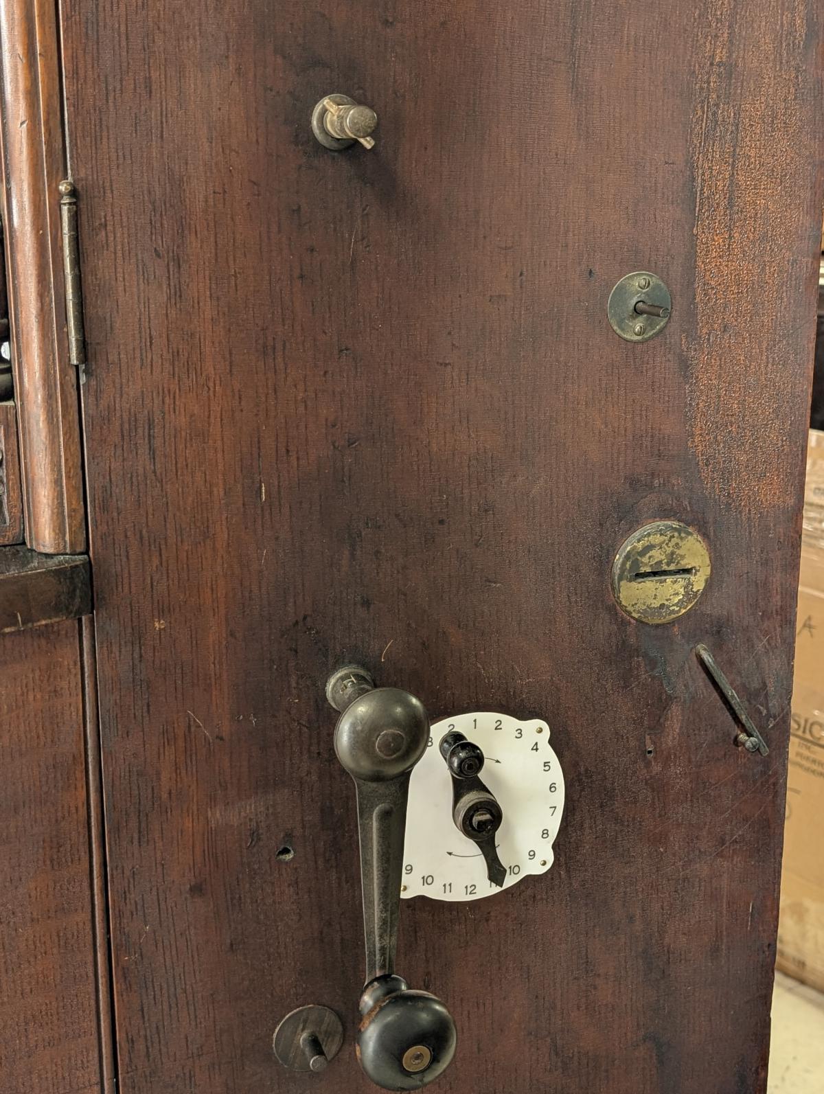 XIXe siècle Ancienne boîte à musique en chêne à disque changeant Regina en vente