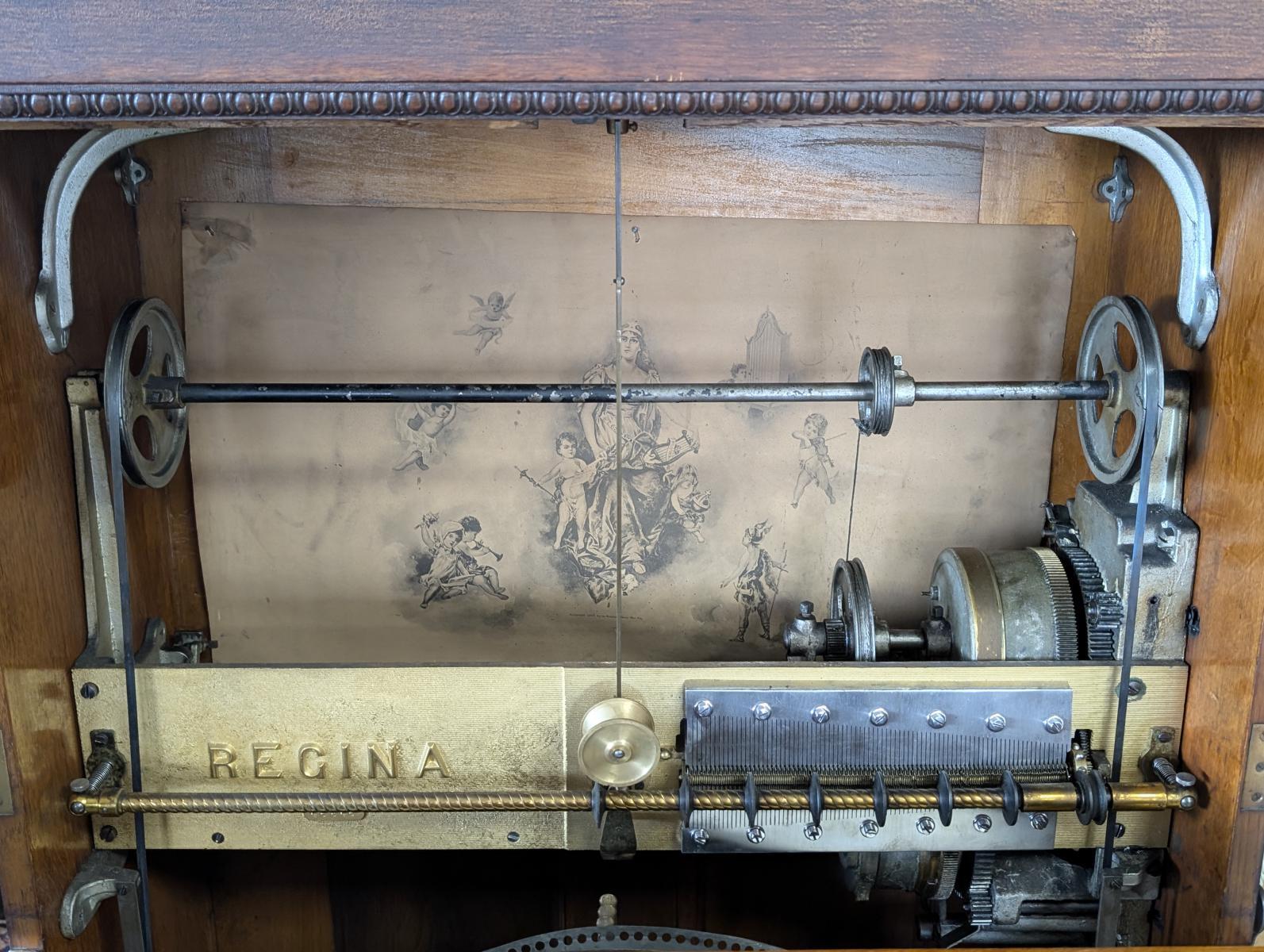 Ancienne boîte à musique en chêne à disque changeant Regina en vente 1
