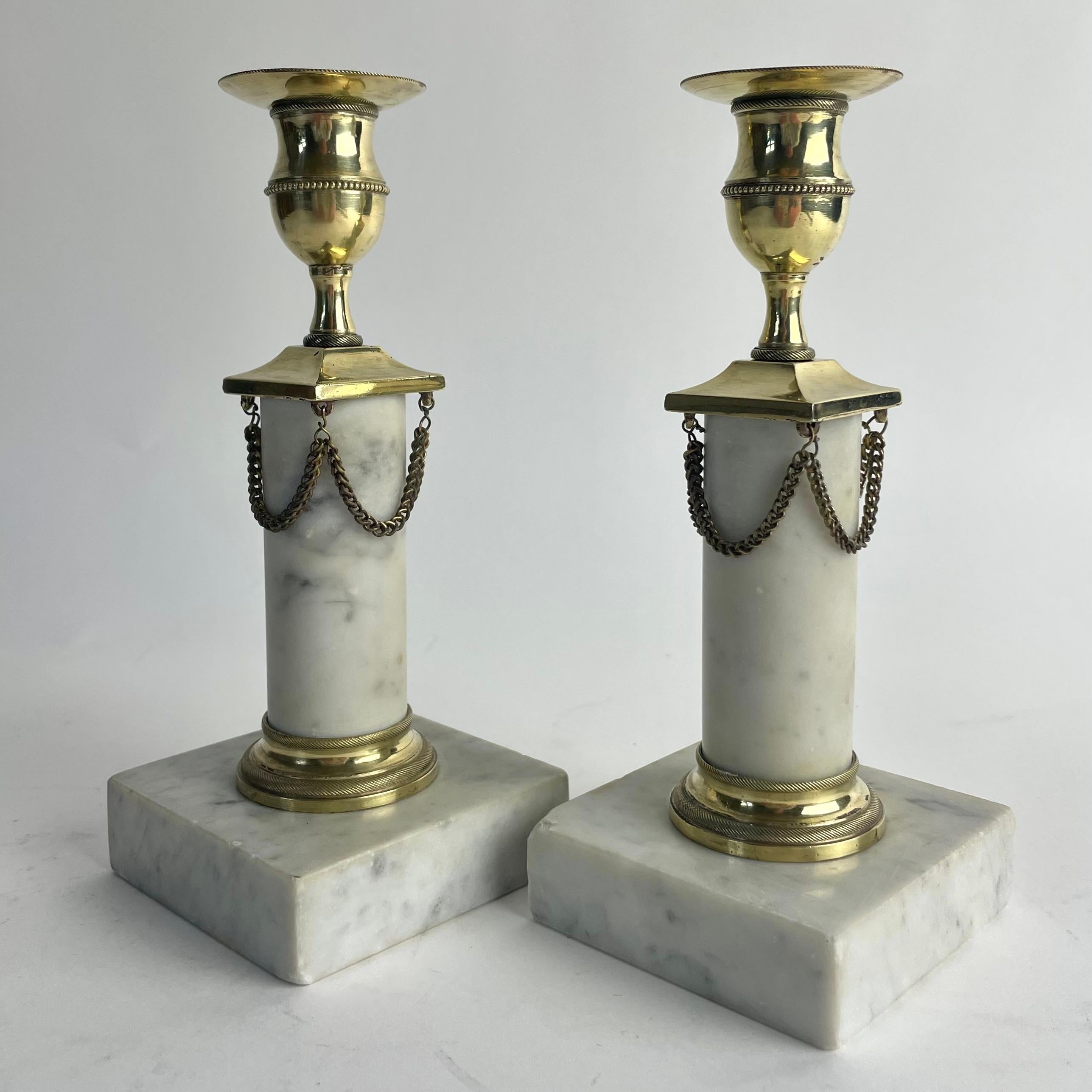 Pair of Gustavian Candlesticks in Brass and Carrara Marble, Late 18th Century For Sale 1