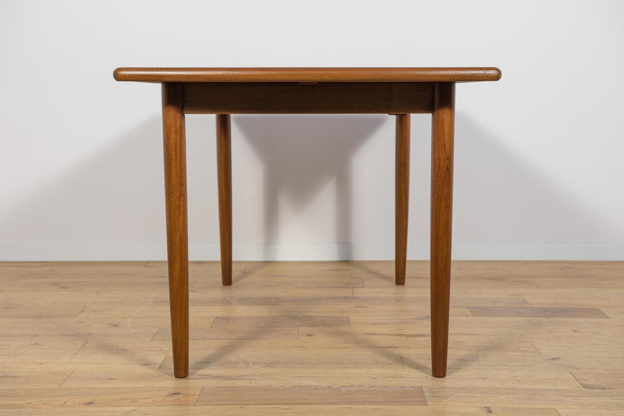 Late 20th Century Mid-Century Rectangular Extendable Dining Table from Meredew, United Knigdom. For Sale