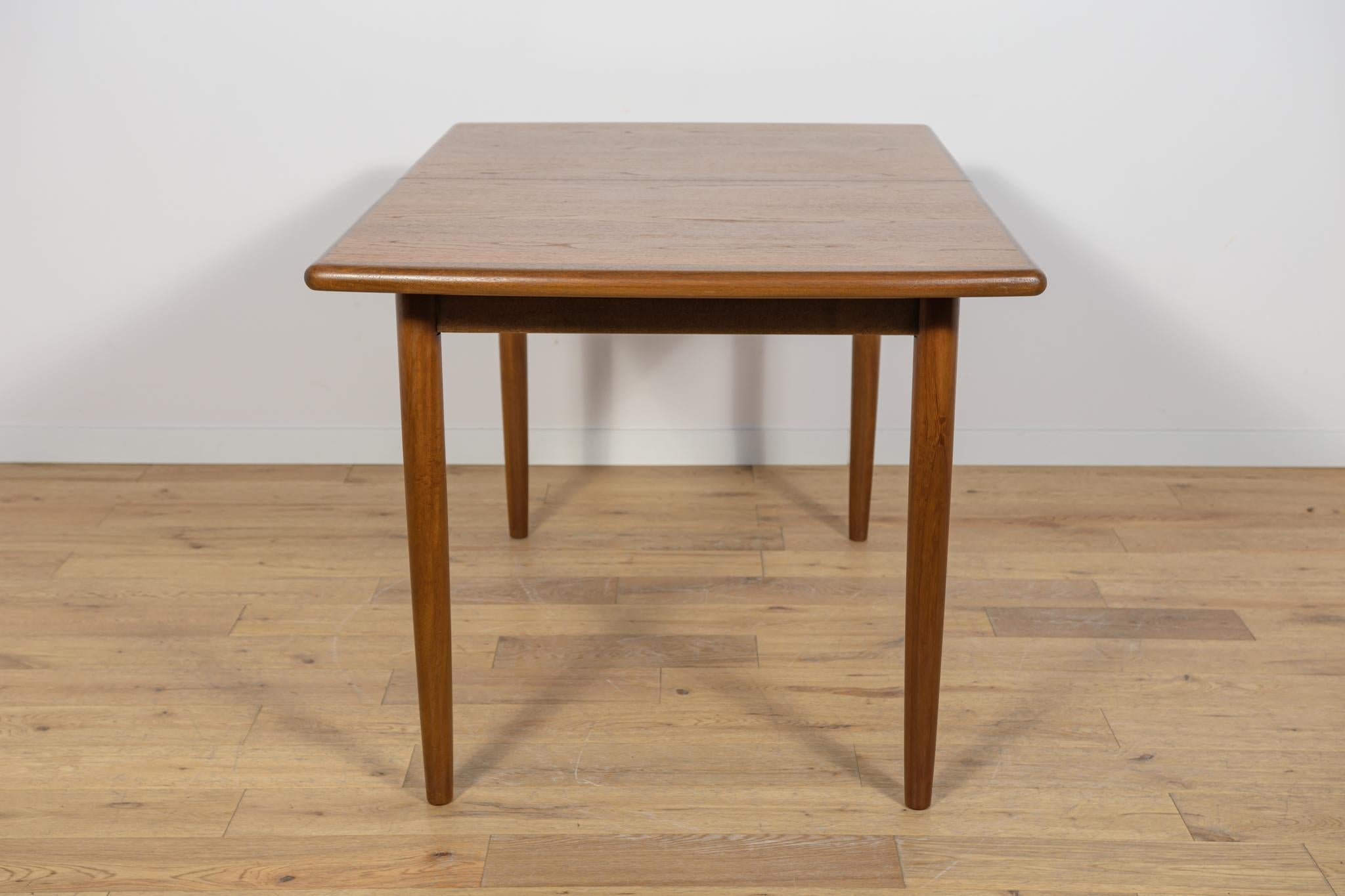 Mid-Century Rectangular Extendable Dining Table from Meredew, United Knigdom. In Excellent Condition For Sale In GNIEZNO, 30