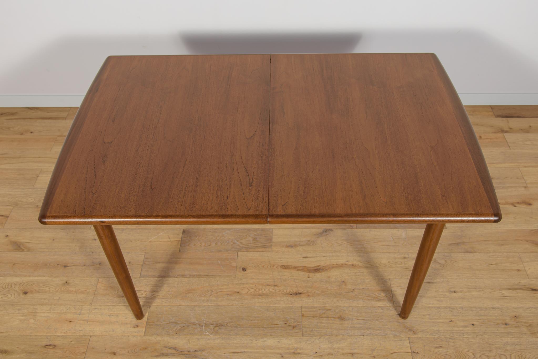British Mid-Century Rectangular Extendable Dining Table from Meredew, United Knigdom. For Sale
