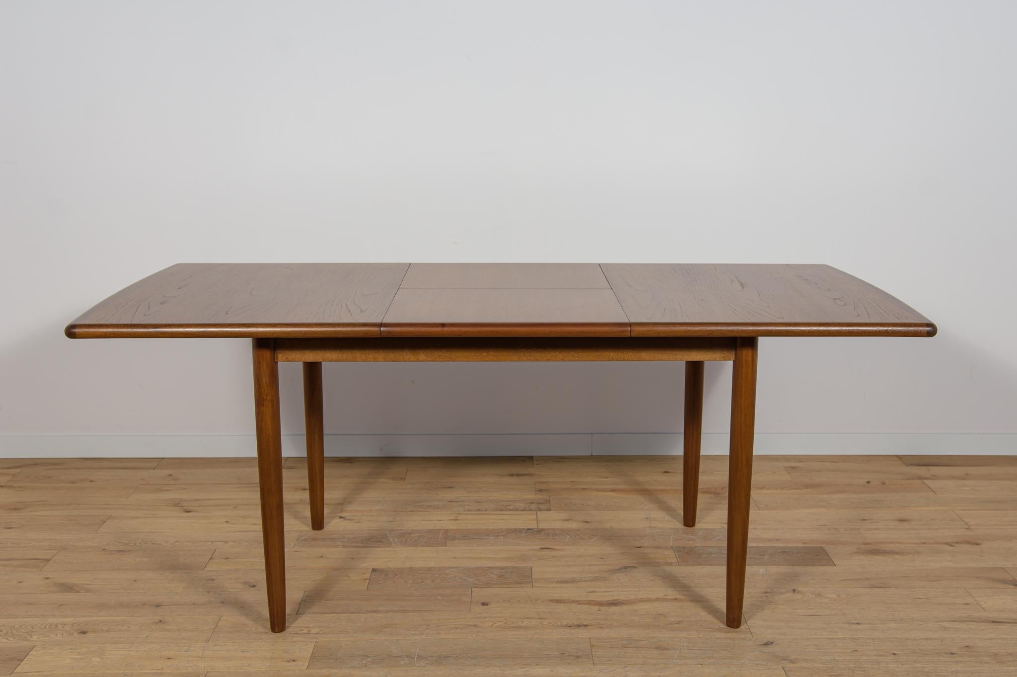Mid-Century Rectangular Extendable Dining Table from Meredew, United Knigdom. For Sale 1