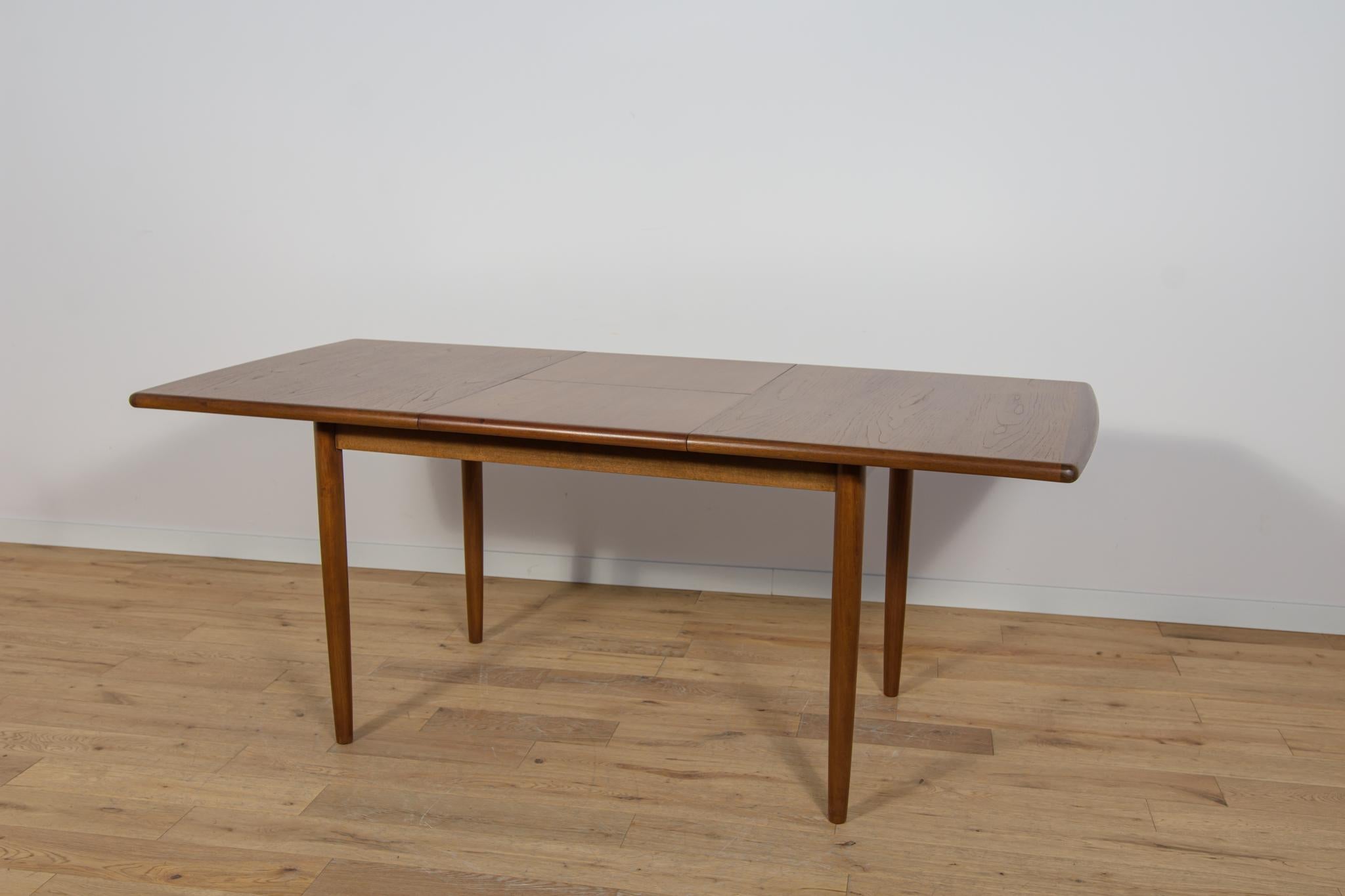 Mid-Century Rectangular Extendable Dining Table from Meredew, United Knigdom. For Sale 4