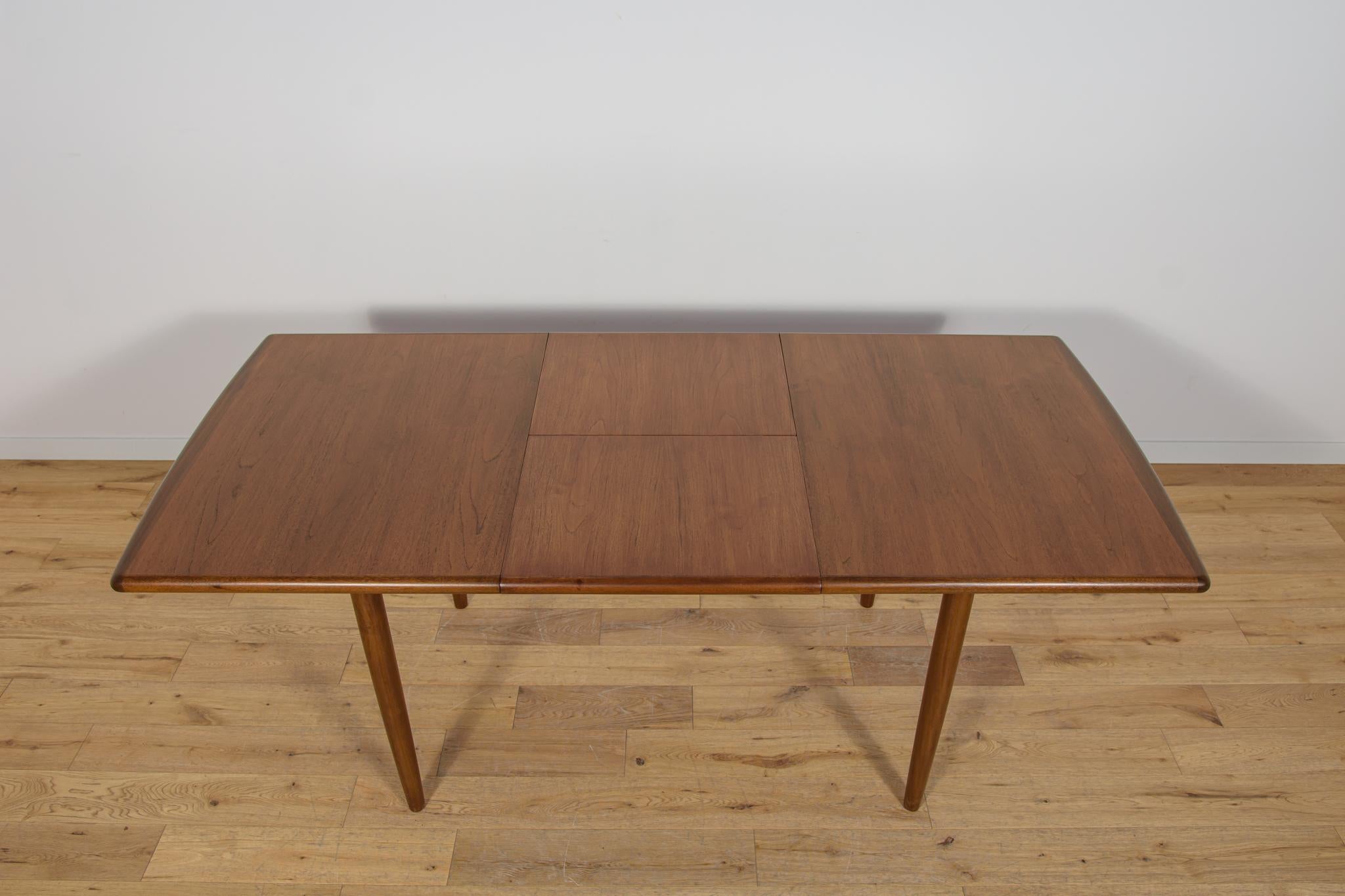 Mid-Century Rectangular Extendable Dining Table from Meredew, United Knigdom. For Sale 3