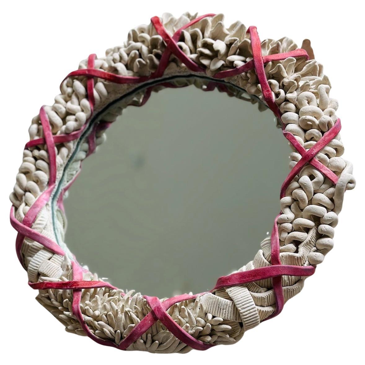 Miroir en céramique crème et rose en vente