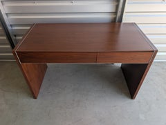 Bureau moderne de style « Mid-Century » en noyer, signé Glenn of California, vers les années 1960