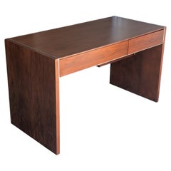 Bureau moderne de style « Mid-Century » en noyer, signé Glenn of California, vers les années 1960