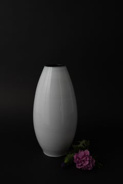 Jarrón holandés de loza esmaltada en blanco, modelo 509 de Mobach, de mediados de siglo, circa 1950–196