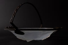 Ciotola in vetro opalescente e ferro battuto in stile Art Déco di Pierre d’Avesn, 1930 circa