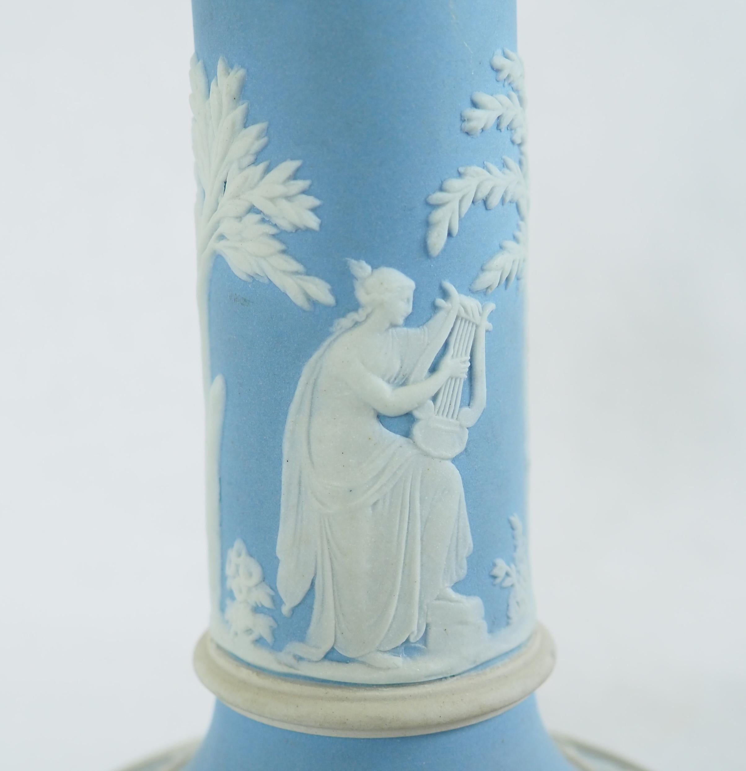 Ceramica Candeliere Wedgwood in diaspro bianco e blu in vendita