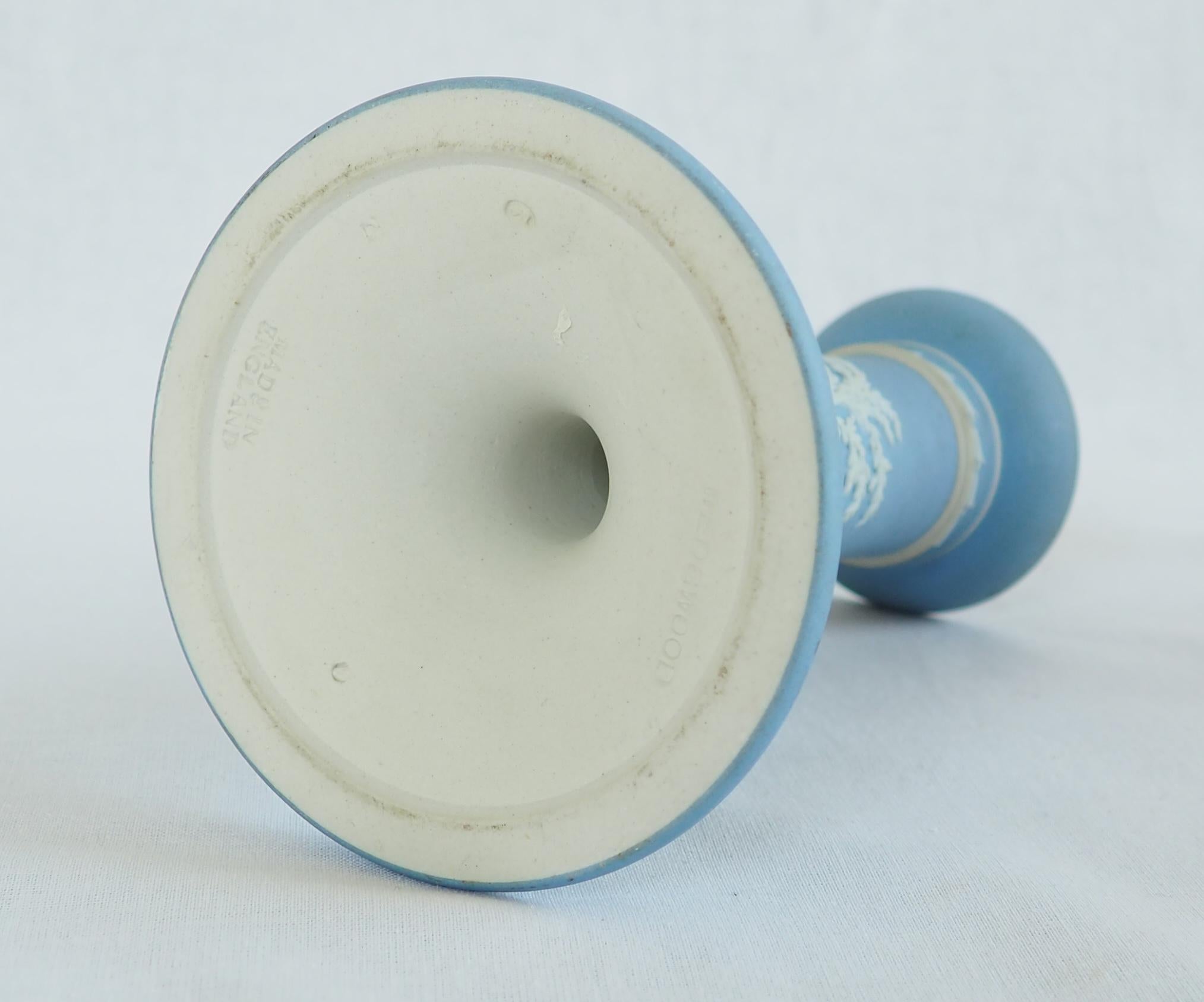 Candeliere Wedgwood in diaspro bianco e blu in vendita 4
