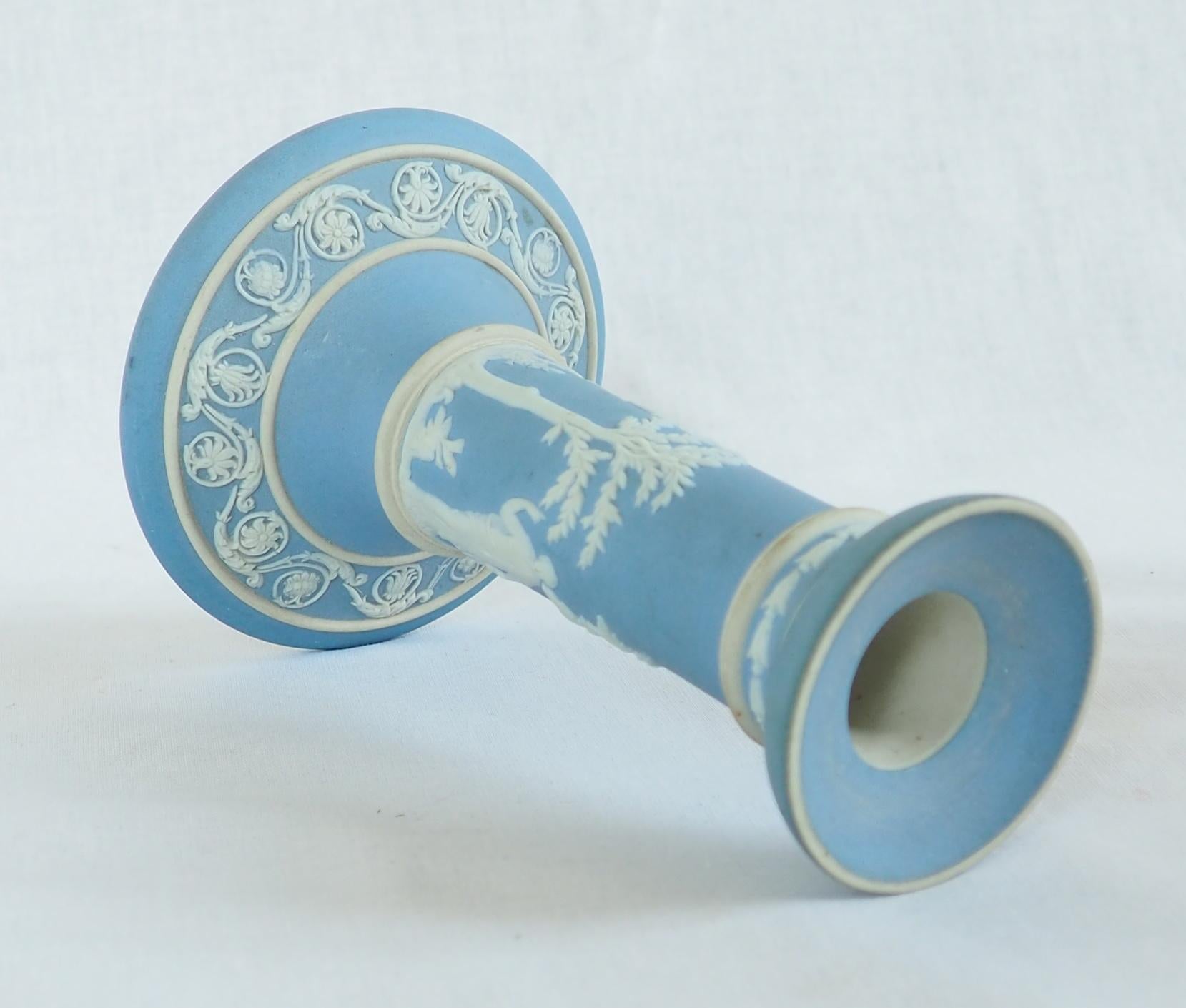 Candeliere Wedgwood in diaspro bianco e blu in vendita 3