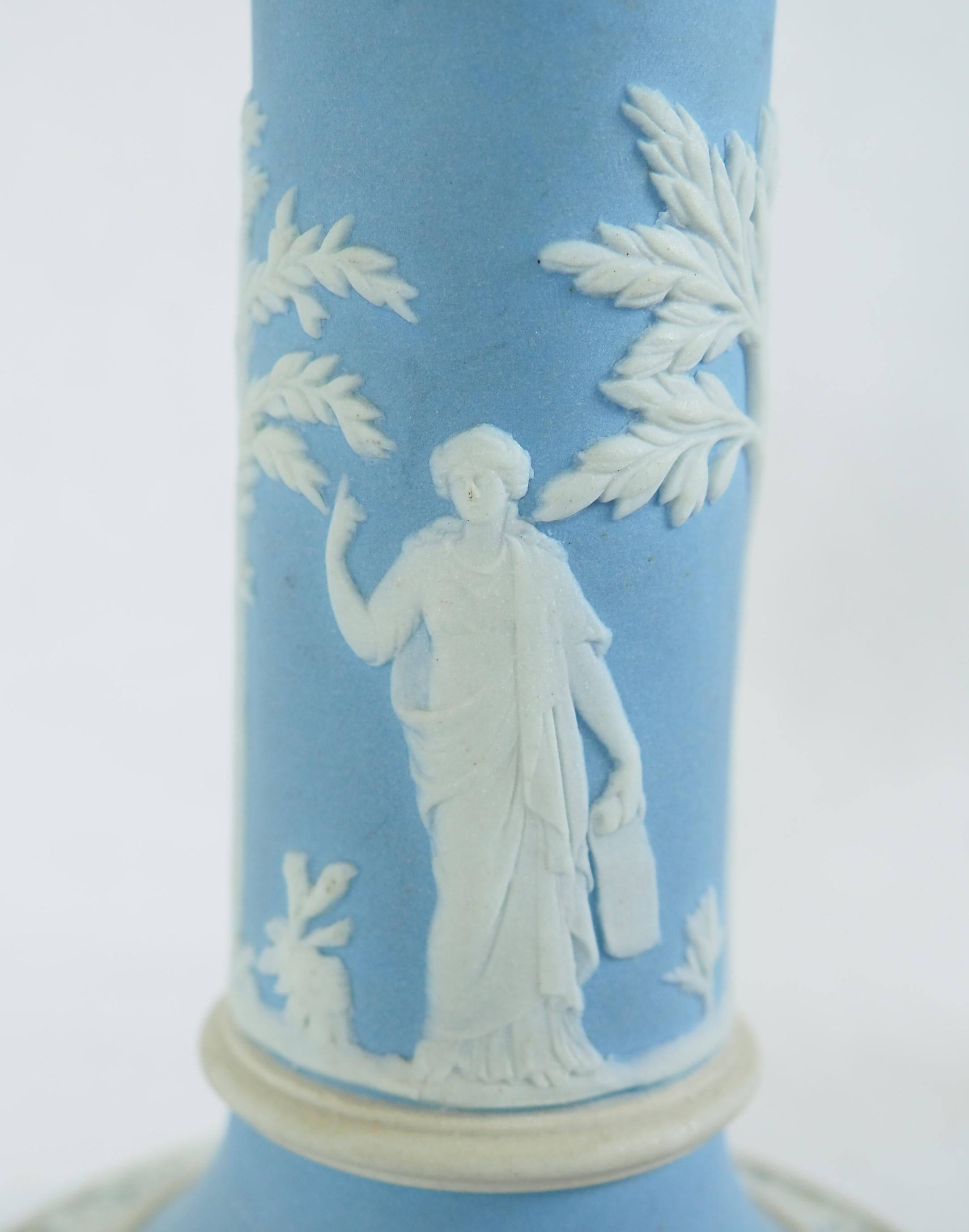 Candeliere Wedgwood in diaspro bianco e blu in vendita 1
