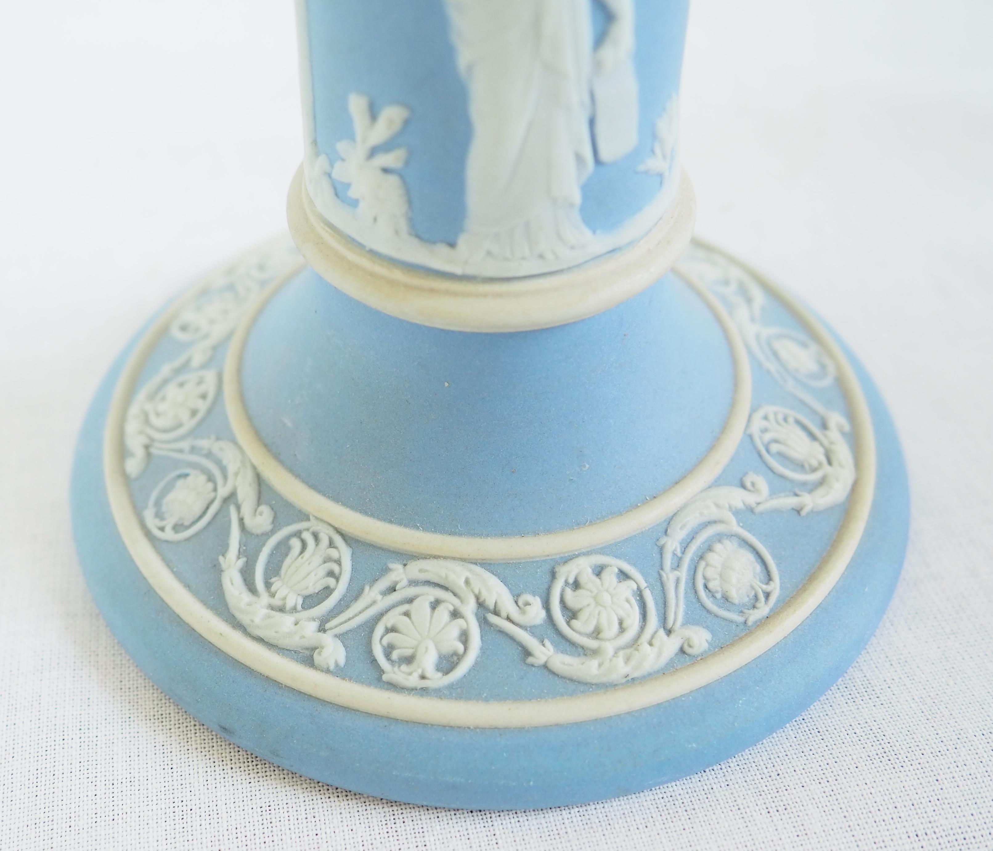 Candeliere Wedgwood in diaspro bianco e blu in vendita 2