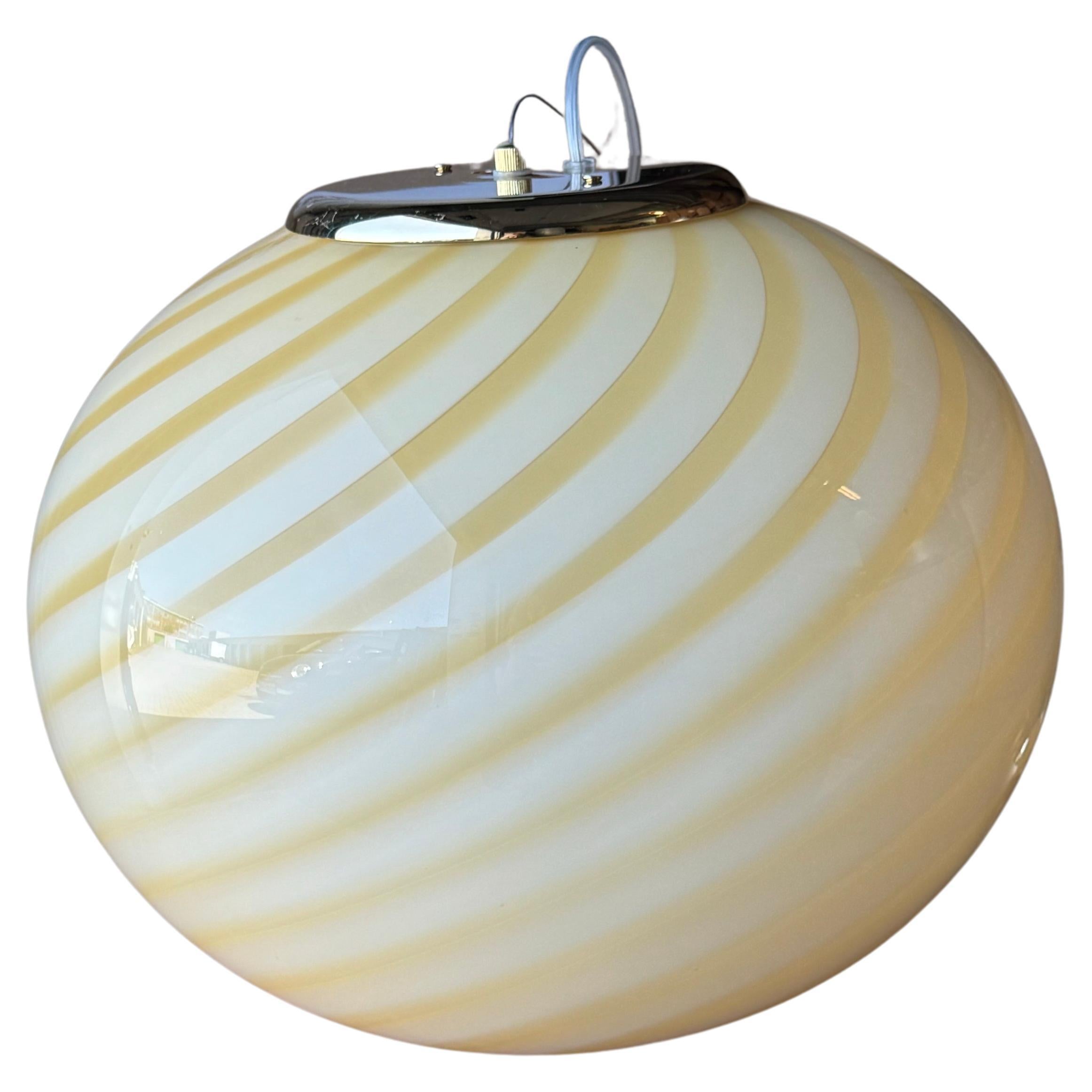 Ø40 Large Murano oval pendant soft yellow swirl glass, mouth blown in Italy  For Sale