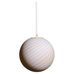 Medium Murano Vintage Candy Anhänger cremefarbenes caramelfarbenes Wirbelglas, hergestellt in Italien