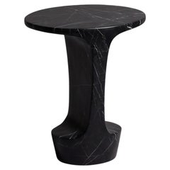 Mesa auxiliar Atlas en mármol Nero Marquina de Adolfo Abejon para Formar
