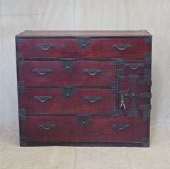 Cómoda japonesa antigua «tansu» de principios del siglo XX, del periodo Meiji, de pino y olmo, con herrajes de hierro