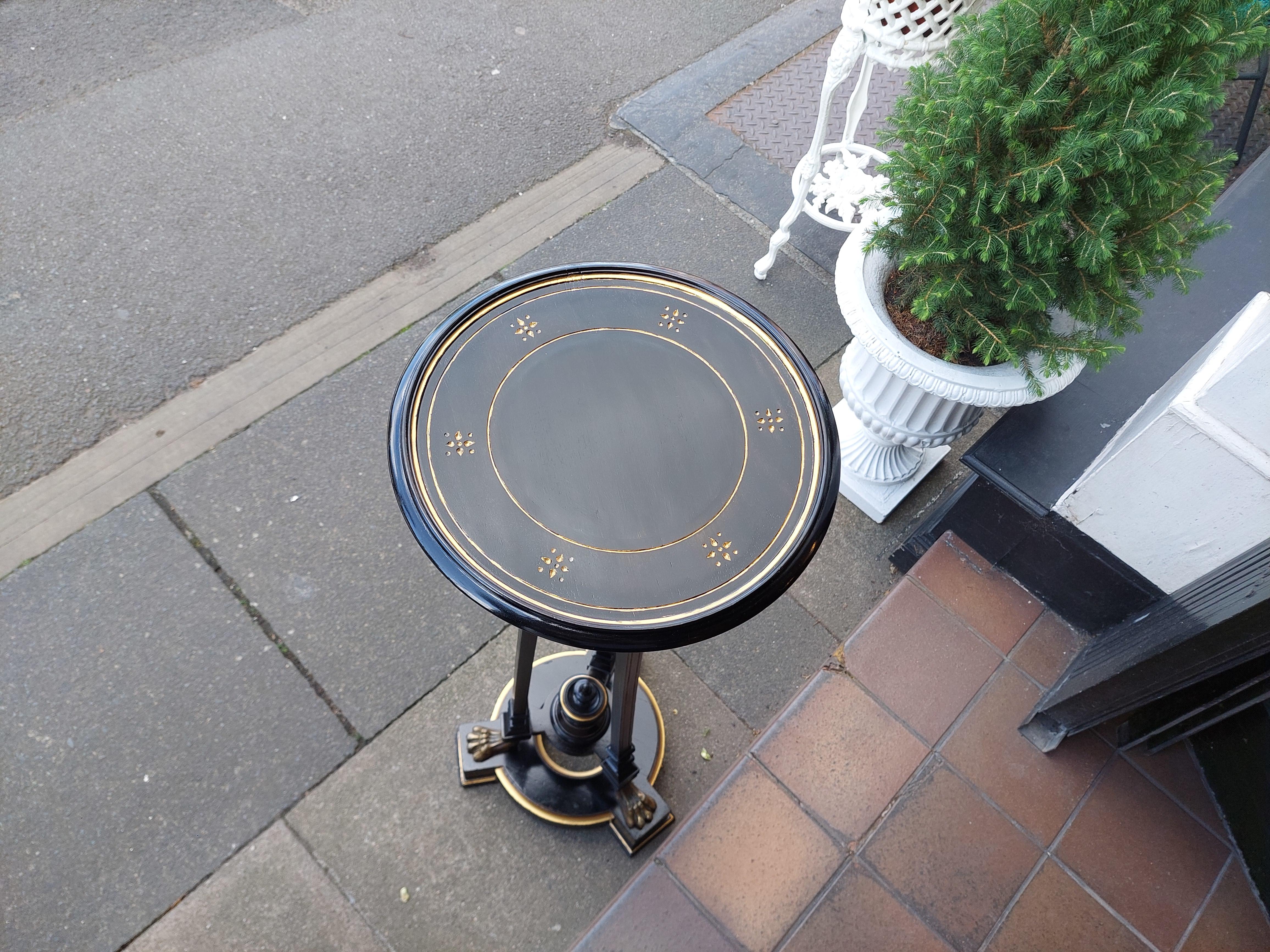 Anglais Jardiniere de la fin du 19e siècle, ébonisée et montée en bronze doré en vente