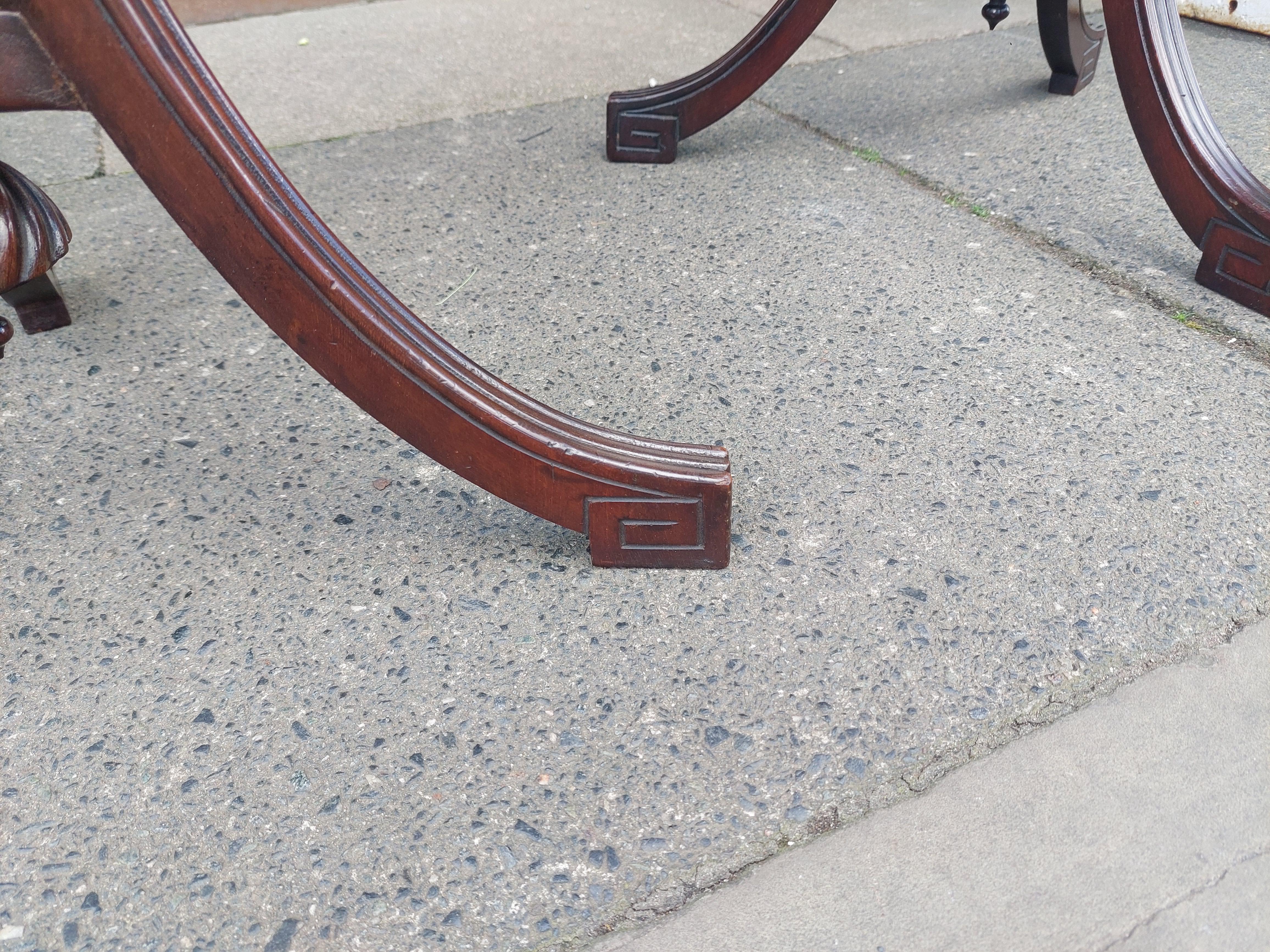English Pair of late Victorian Mahogany Occasional Tables For Sale