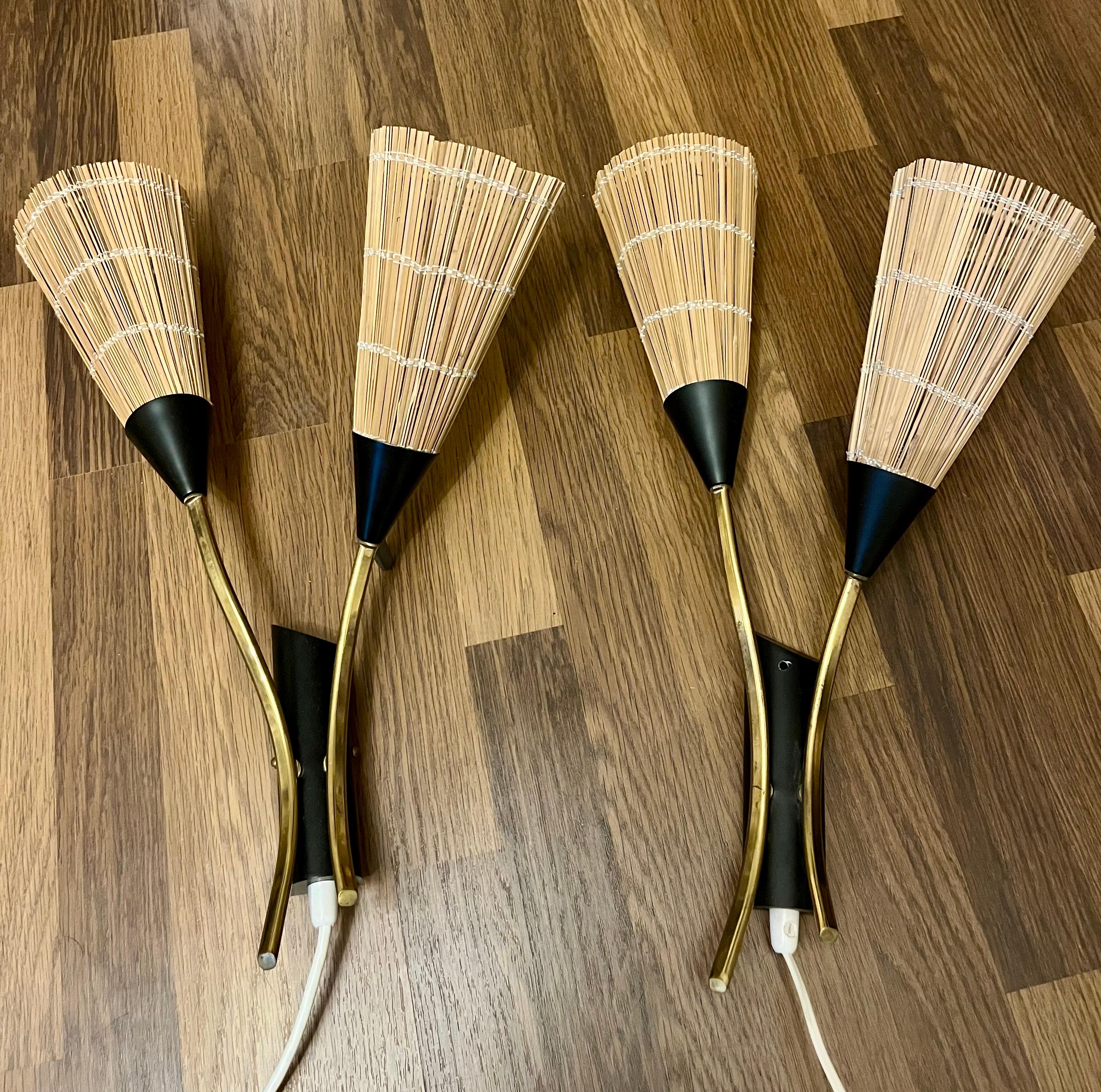 Die Wandleuchte EY76 von Itsu ist ein raffiniertes Stück finnischer Beleuchtungsgeschichte, das die Designideale der Mitte des Jahrhunderts widerspiegelt. Er verbindet minimalistische Funktionalität mit eleganten Materialien und ist damit ein