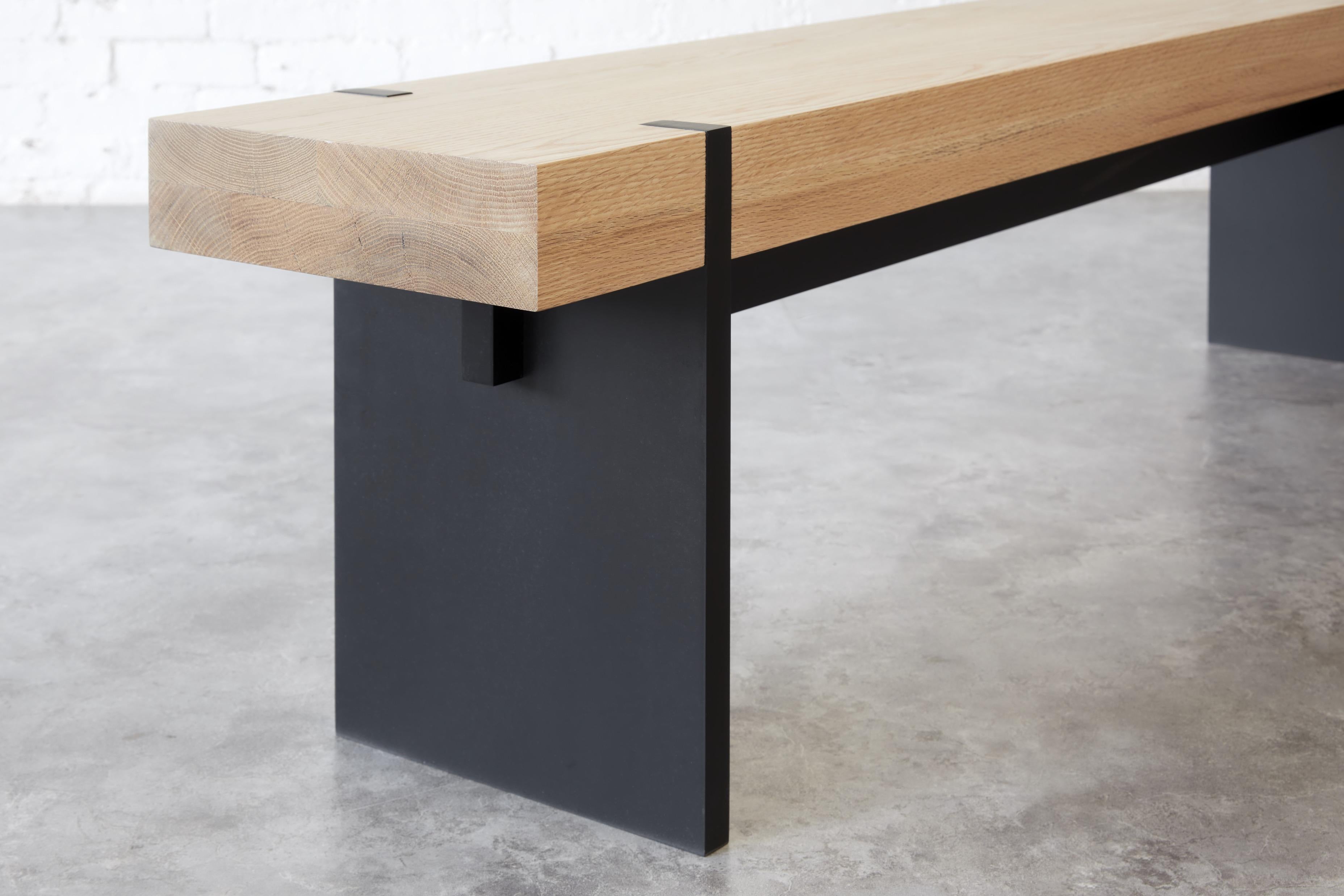 Canadese Panca lunga Tillikum Black Oak di Autonomous Furniture in vendita