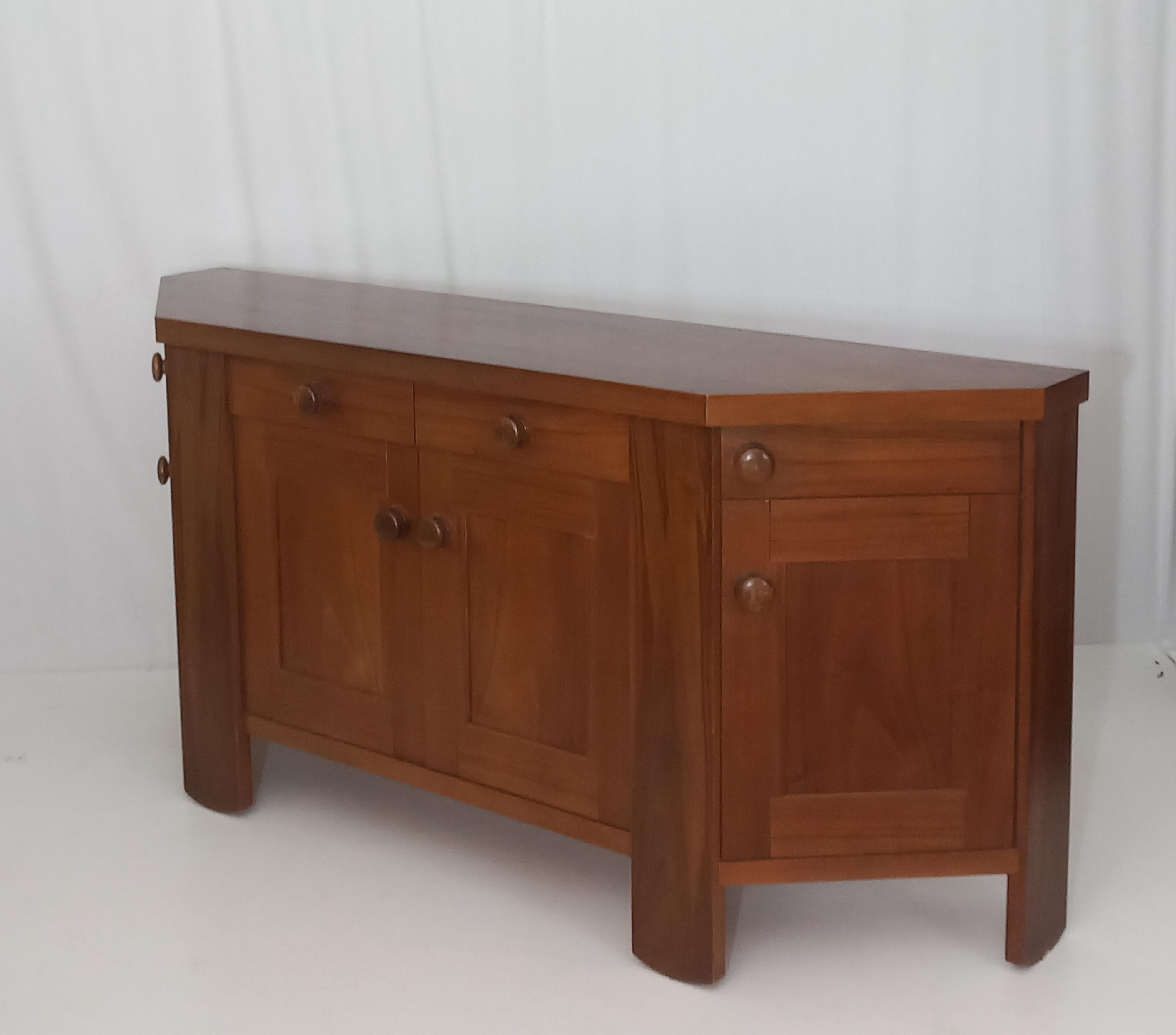 Mid-Century moderno Walnut Sideboard by Silvio Coppola for Bernini, 70s in vendita