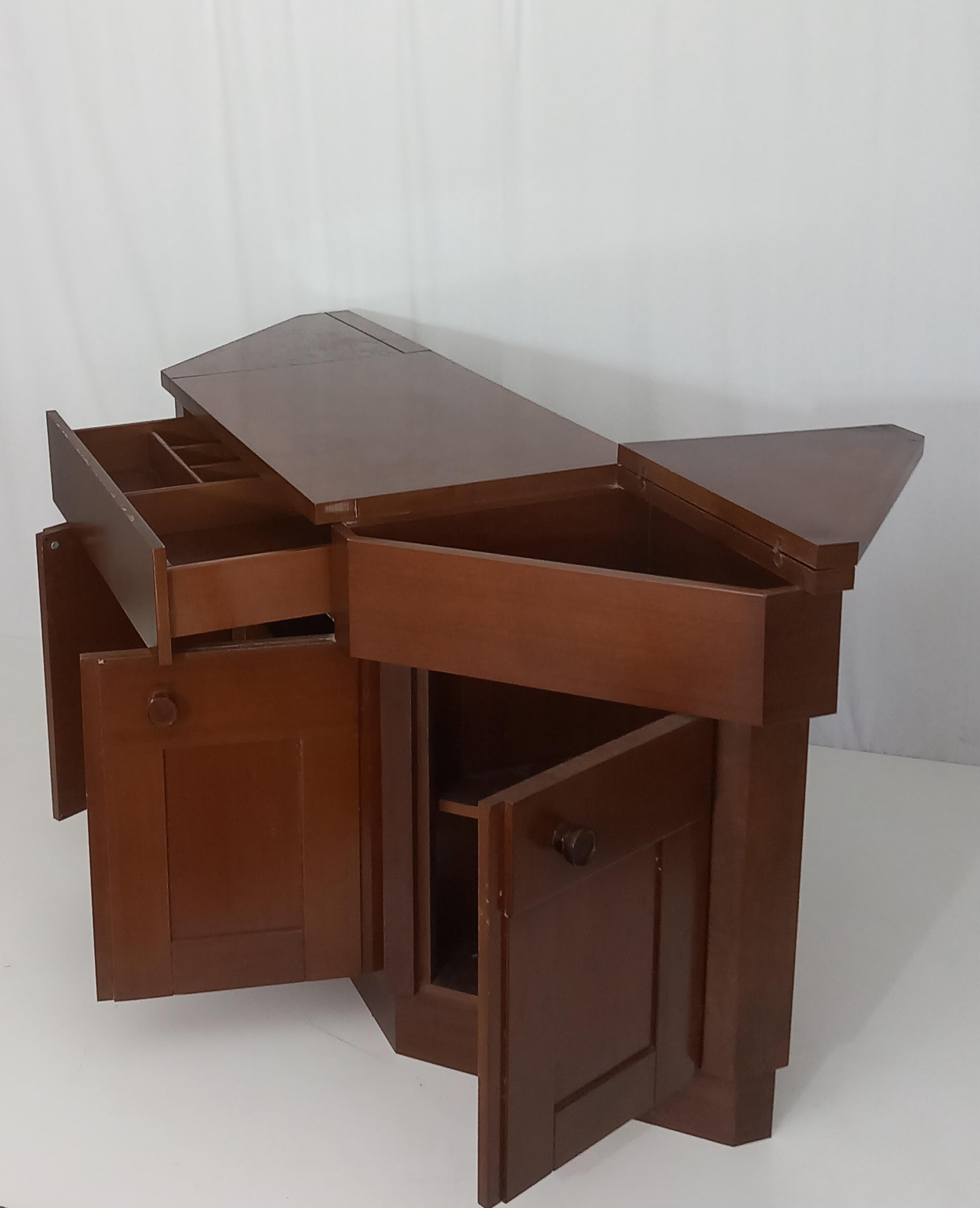 Mid-Century moderno Walnut Bar Cabinet Sideboard by Silvio Coppola for Bernini, 60s in vendita
