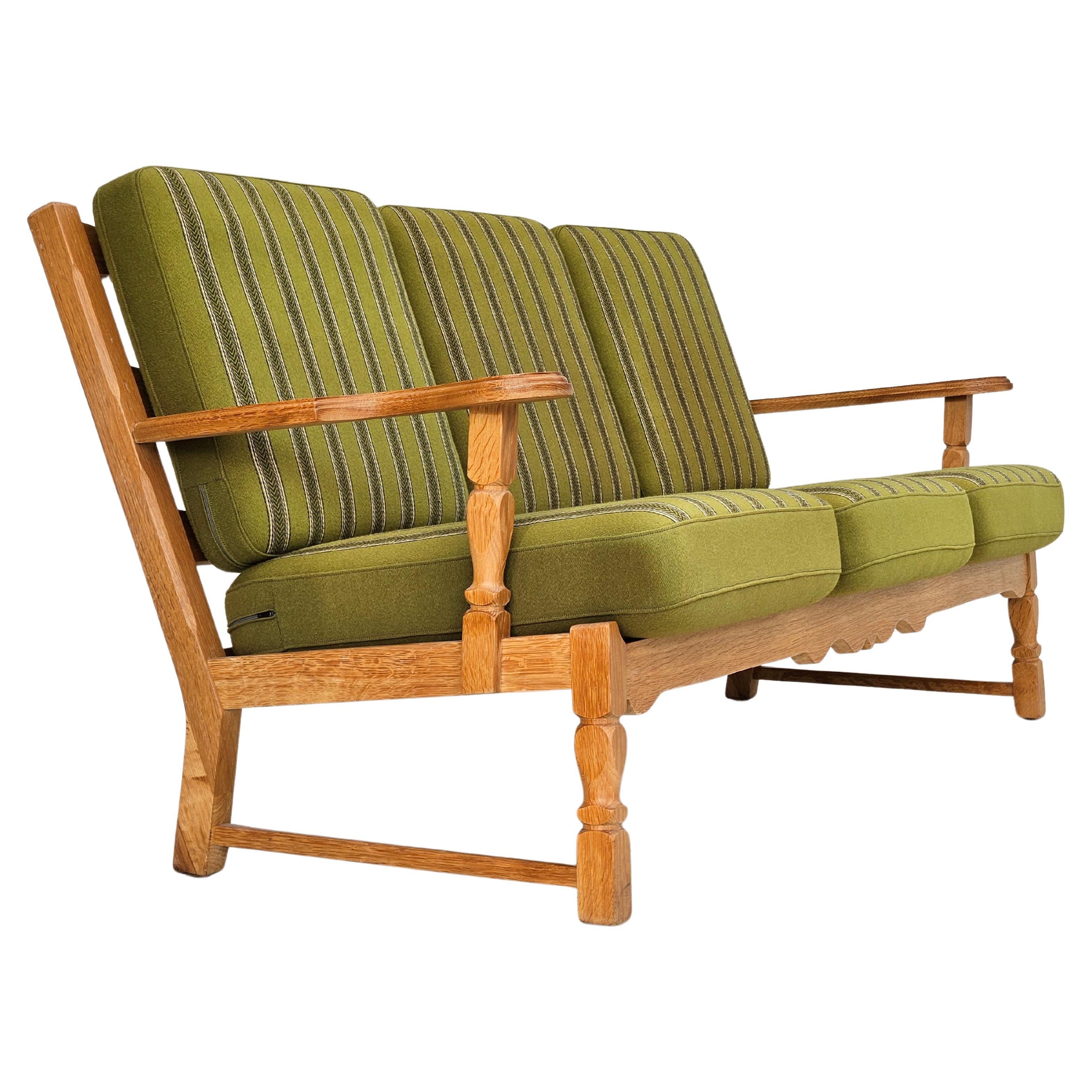 1970er, Dänisches Design, 3-Sitzer Sofa, Originalzustand, Eiche Massivholz, furniert im Angebot