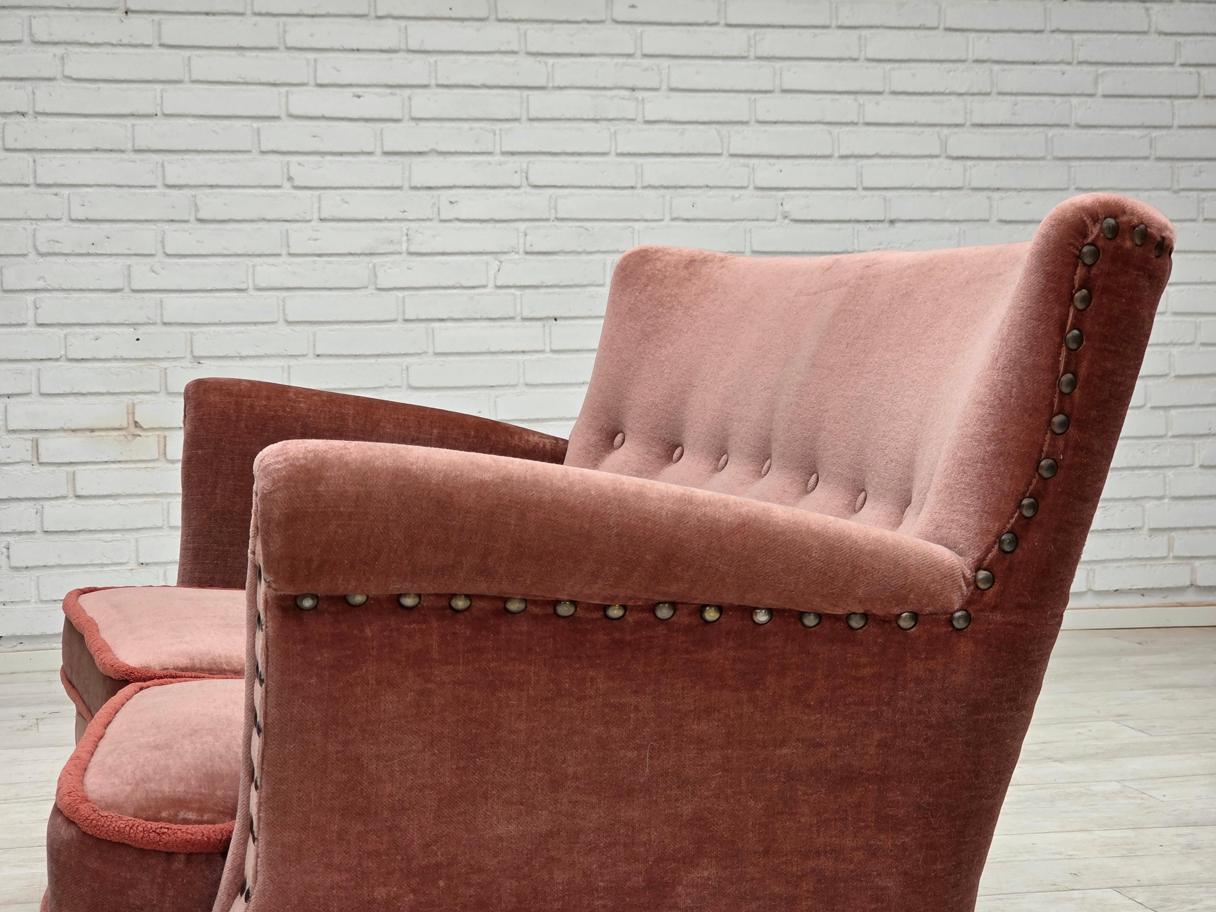 1970er Jahre, dänisches 2-Sitzer-Sofa, original lachsfarbener Möbelvelours, Buchenholz. im Angebot 10