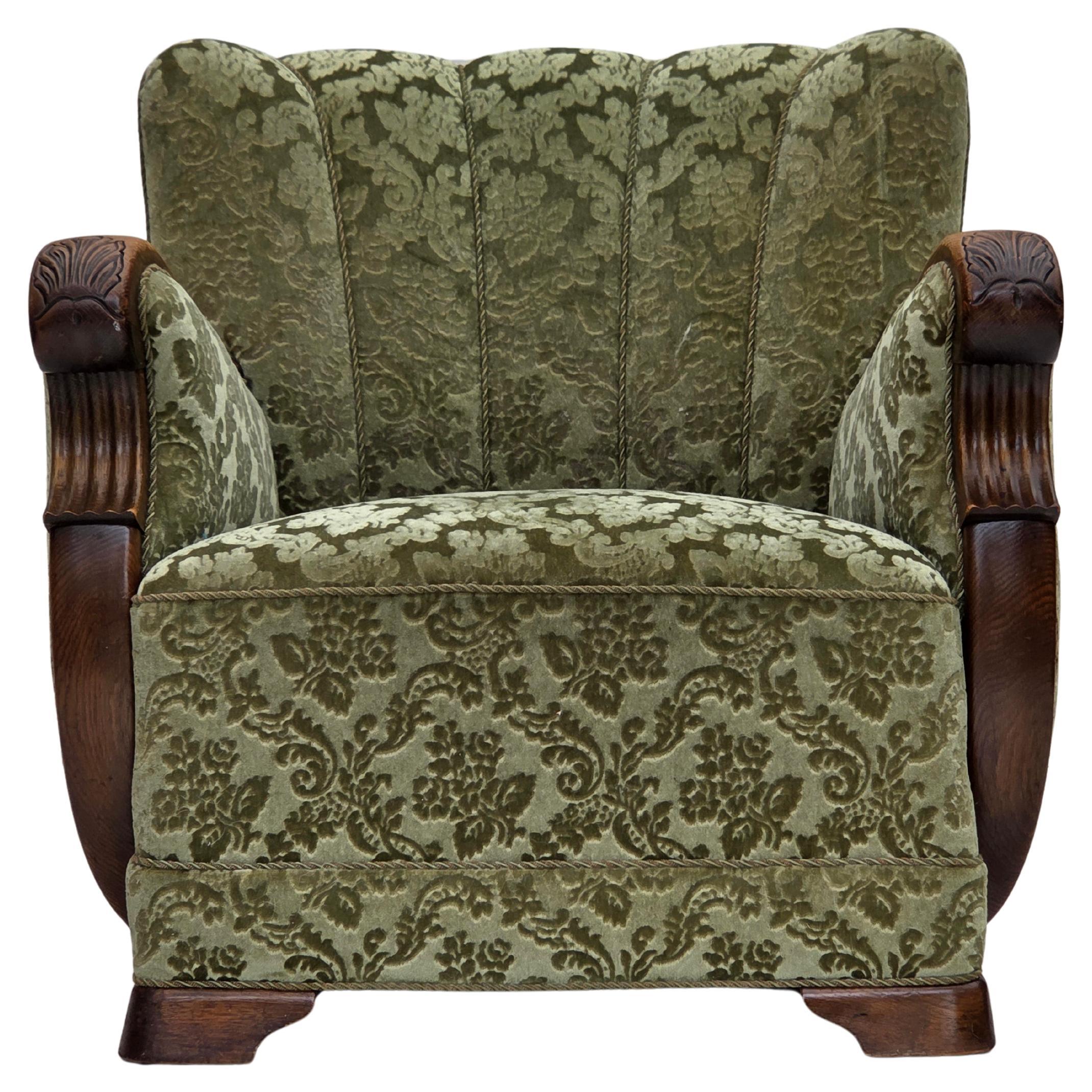 Poltrona danese degli anni '60, velluto verde da arredamento, legno massiccio di Oak.