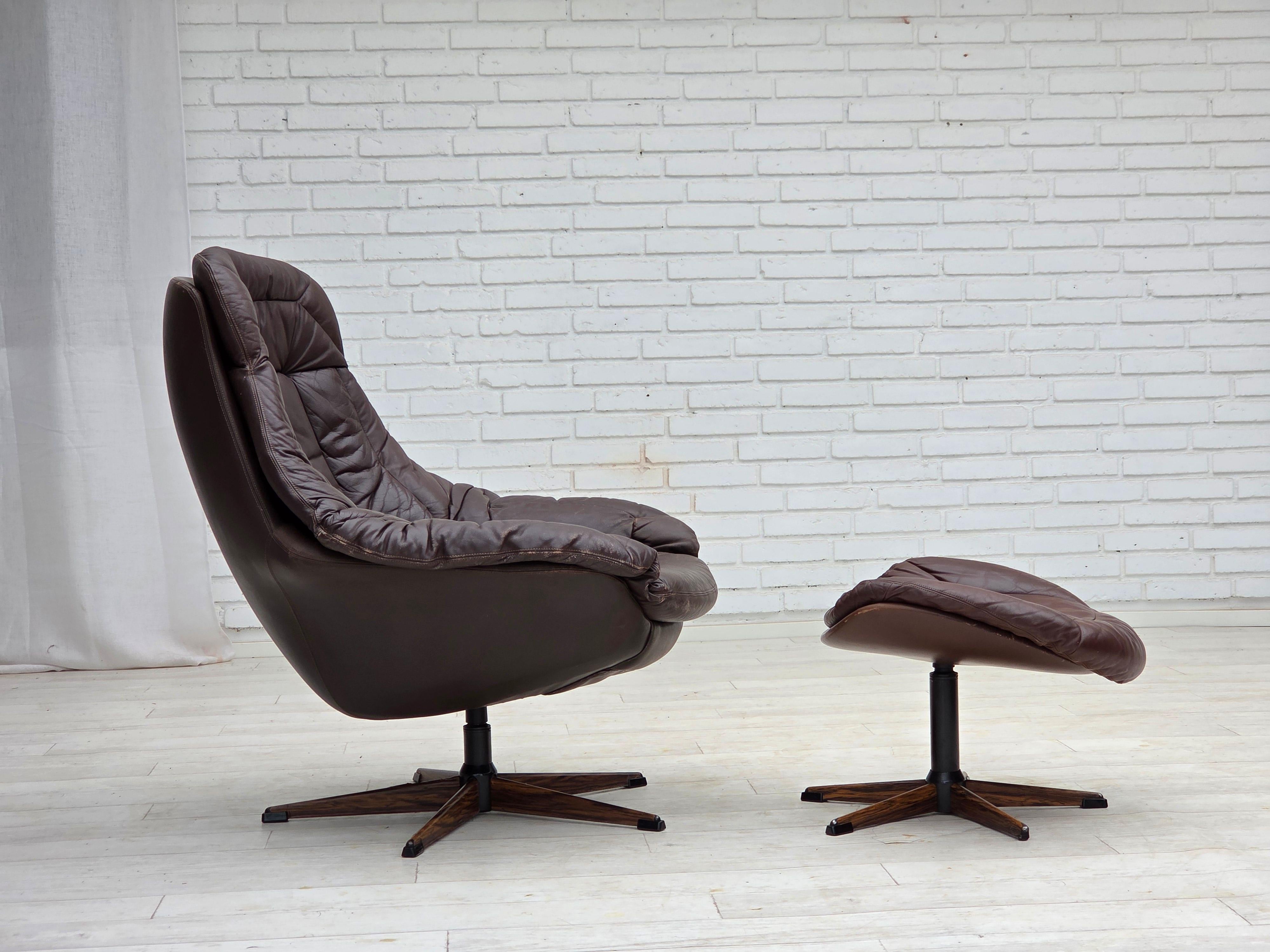 1970er Jahre, dänisches Design von H.W.Klein. Drehstuhl mit Fußhocker, Modell 