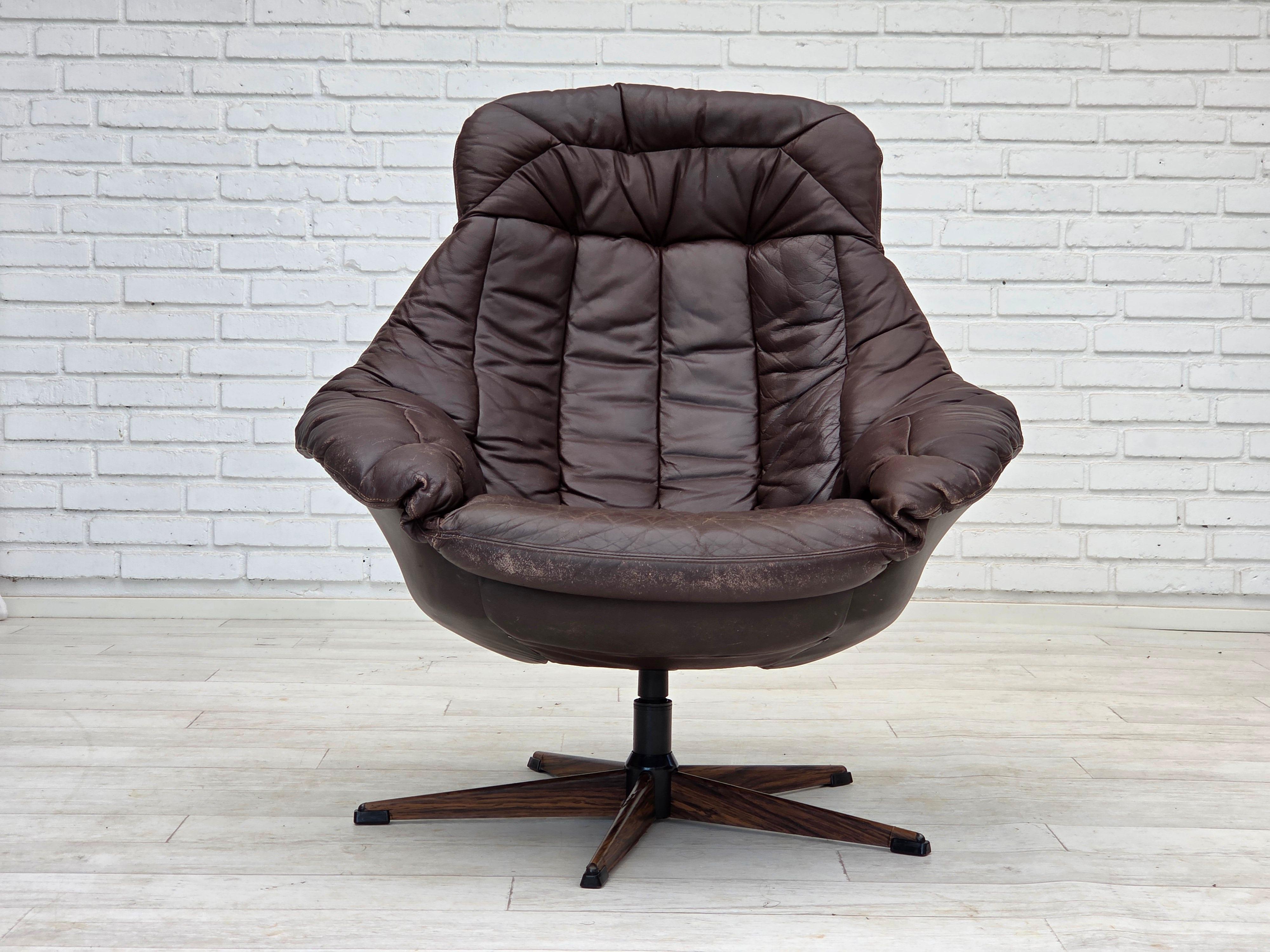 1970er Jahre, dänisches Design von H.W. Klein, Drehstuhl mit Fußhocker. im Zustand „Gut“ im Angebot in Tarm, 82