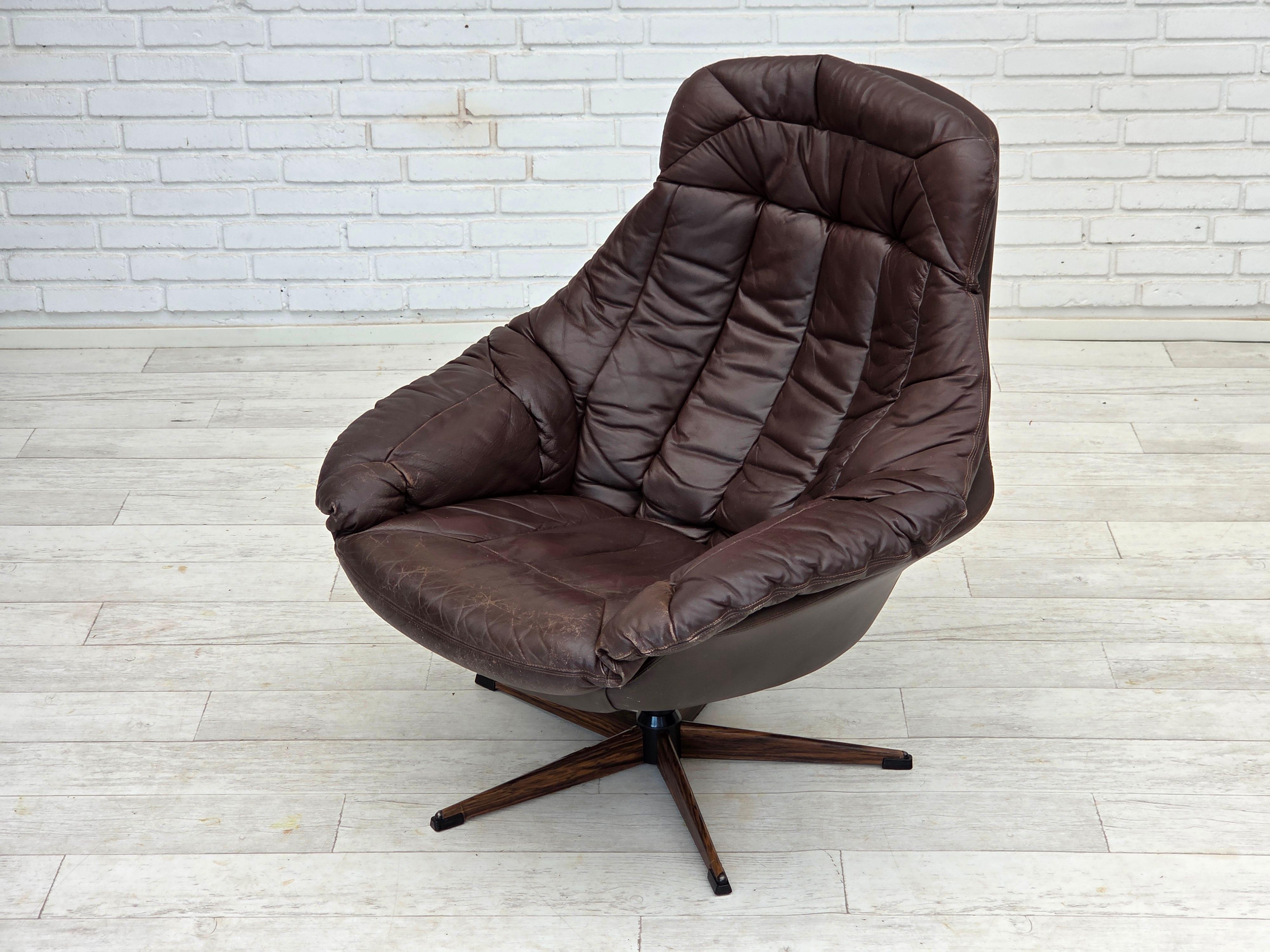 1970er Jahre, dänisches Design von H.W. Klein, Drehstuhl mit Fußhocker. im Angebot 9