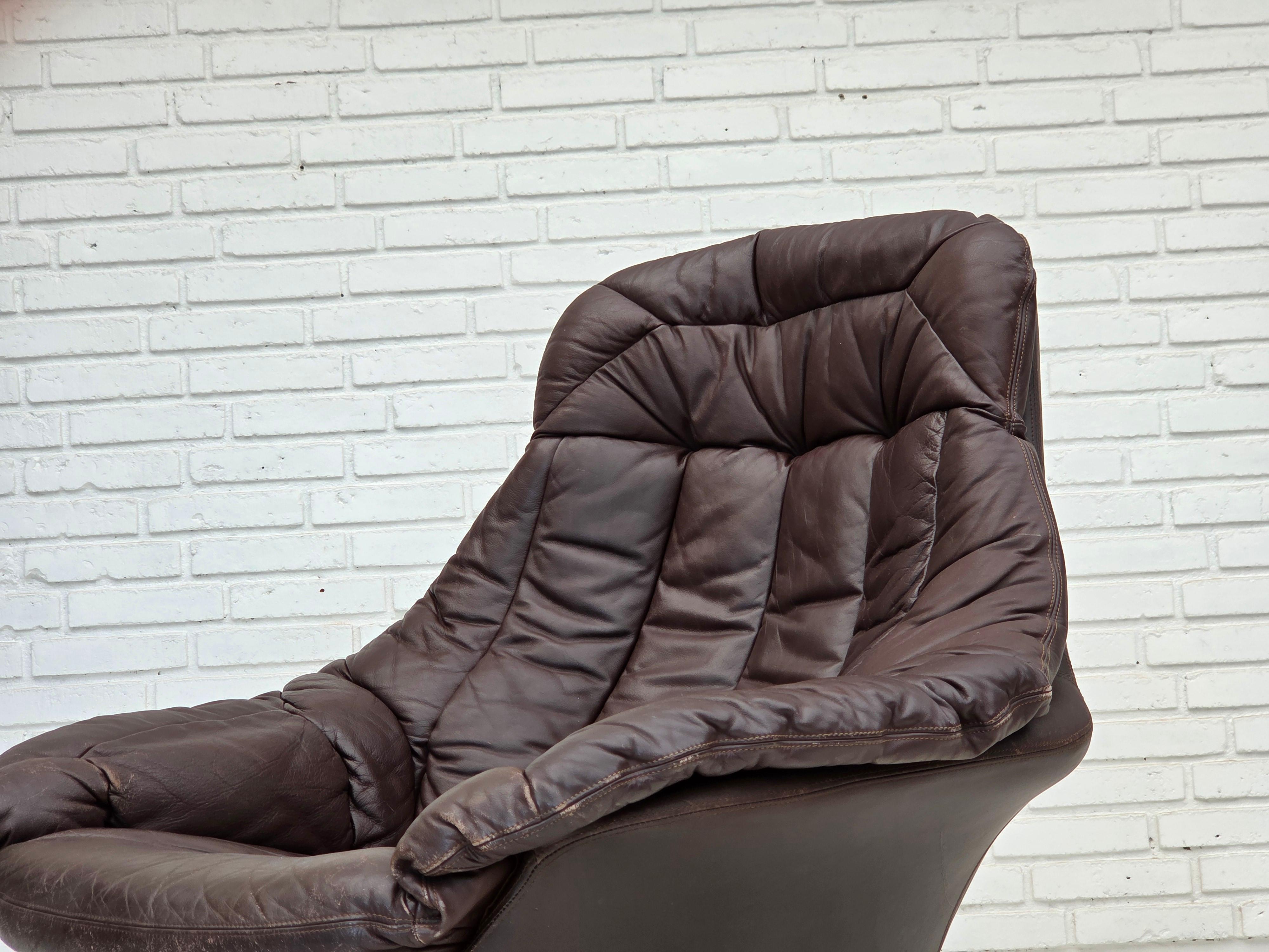 1970er Jahre, dänisches Design von H.W. Klein, Drehstuhl mit Fußhocker. im Angebot 10