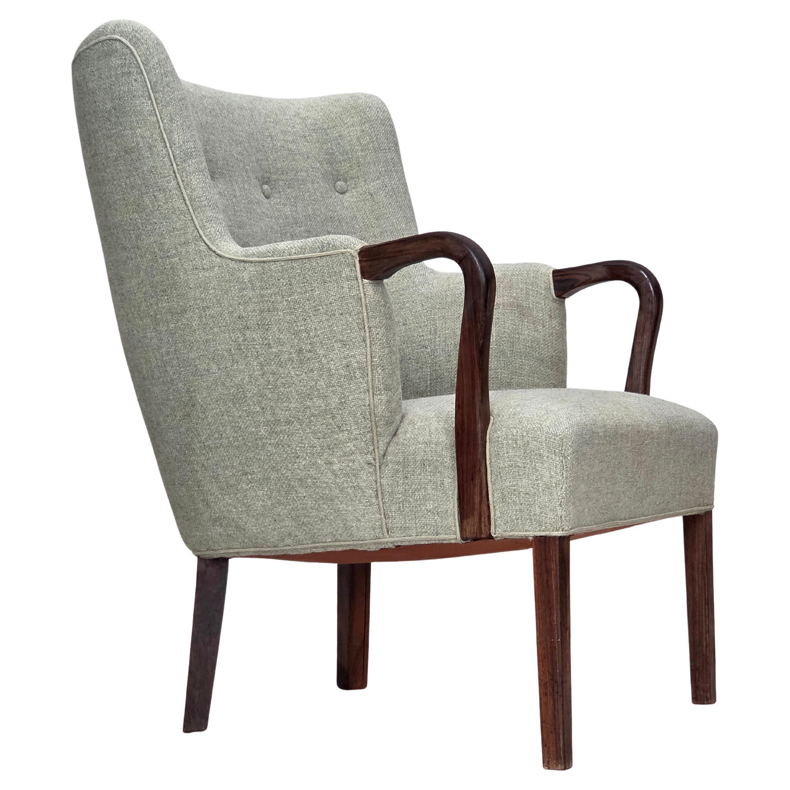 Poltrona danese degli anni '60, lana originale grigio chiaro, legno massiccio di teak.