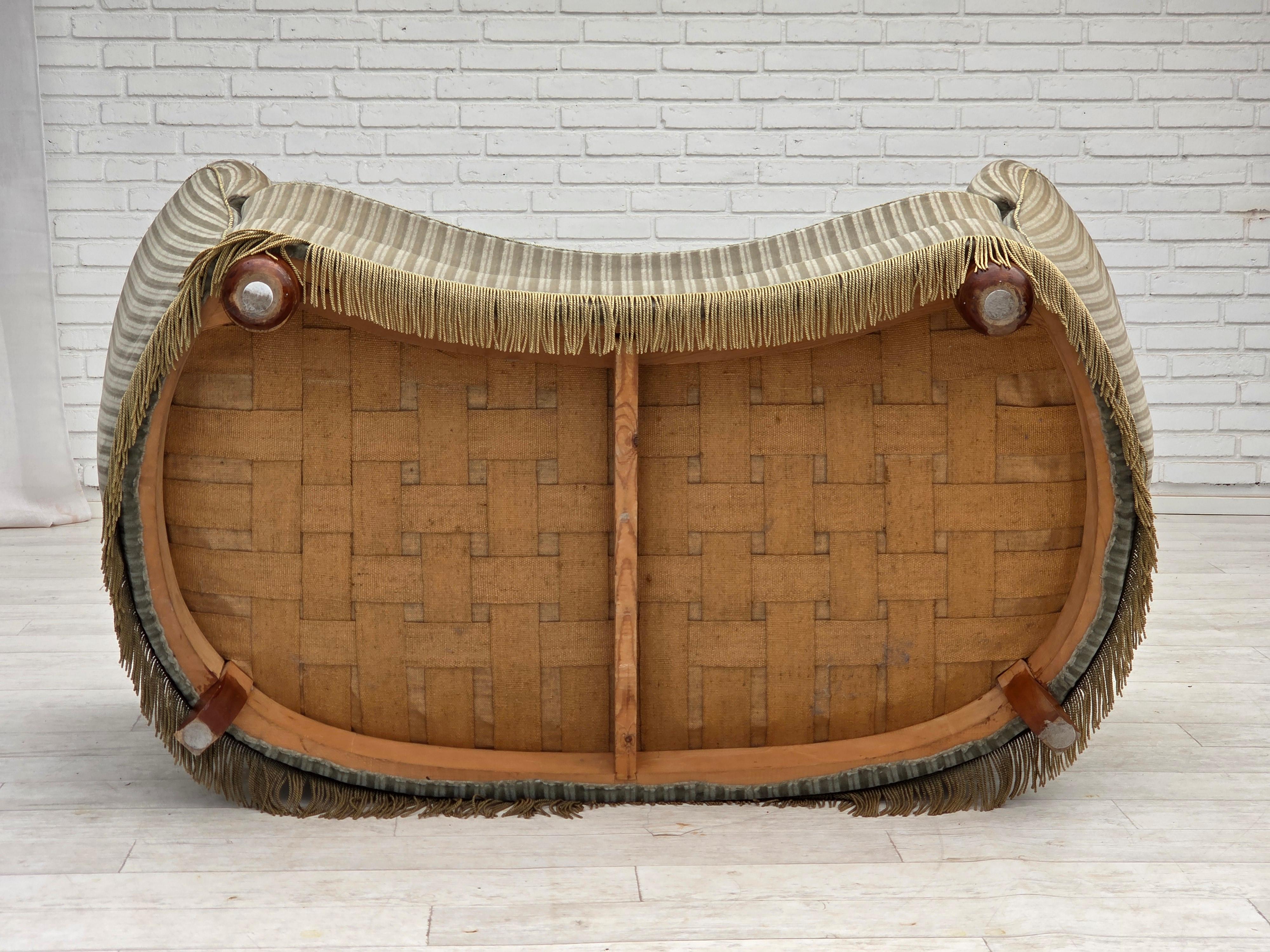 Años 70, sofá danés de 2 plazas curvado, terciopelo de mobiliario original, madera de haya. en venta 8