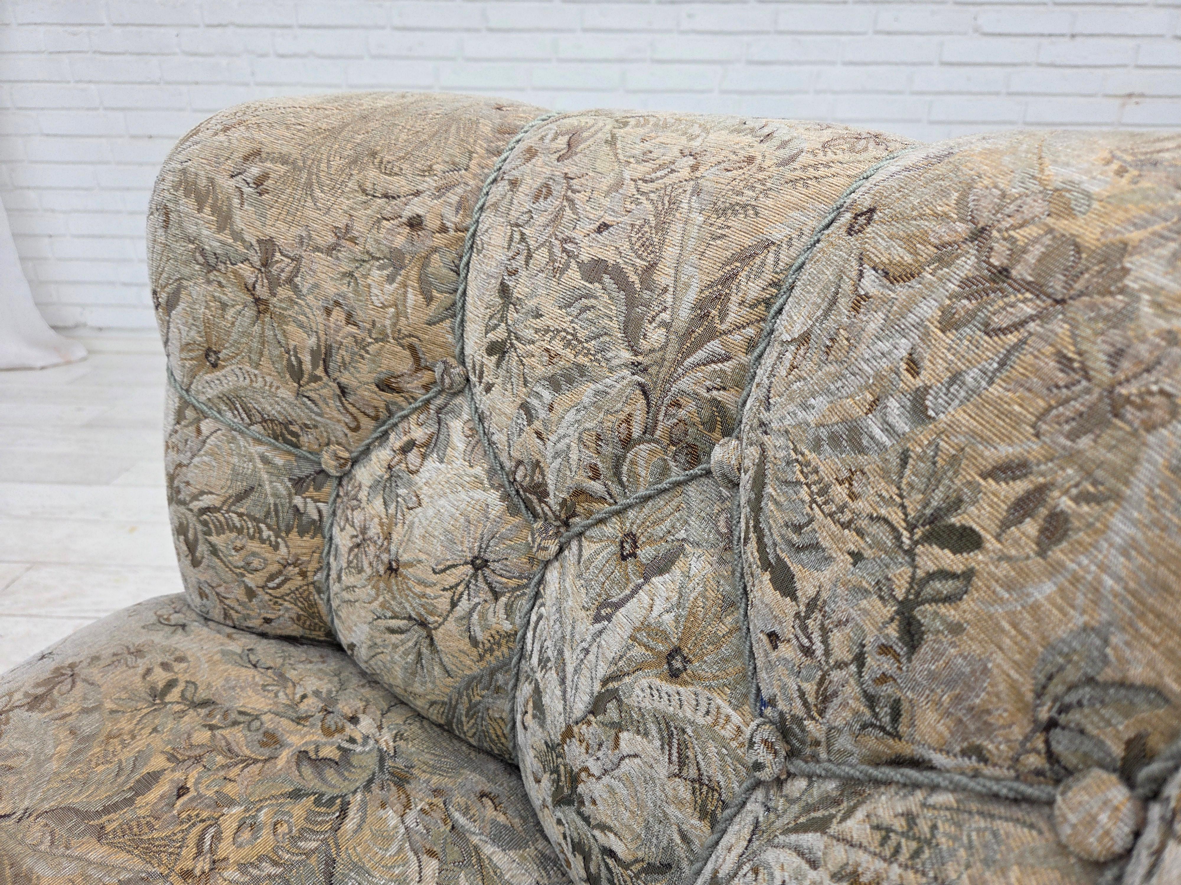 1970s, Danish 3 seater curved sofa, original multicolor furniture fabric. For Sale 12
