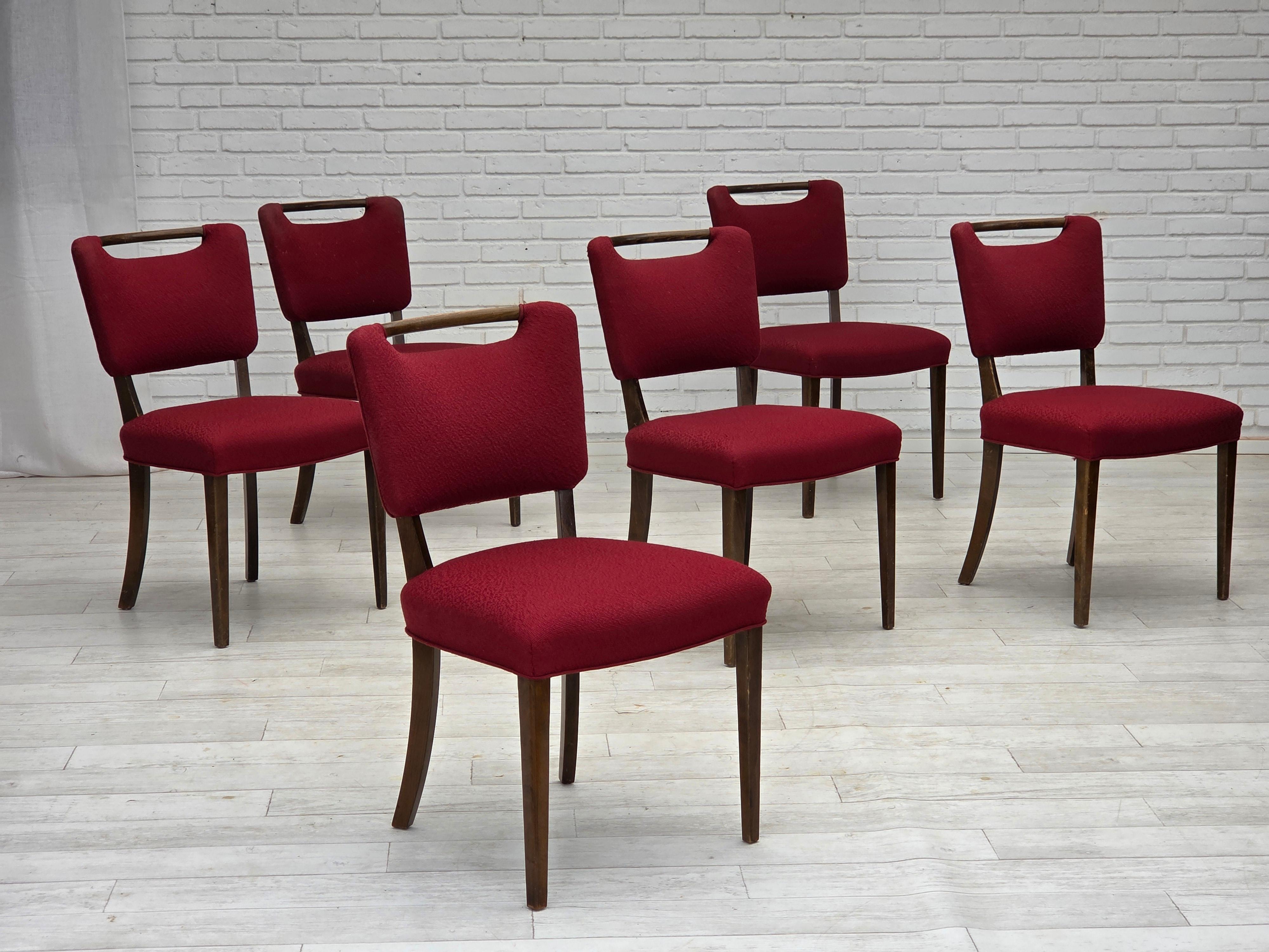 1960s, set de 6 chaises de salle à manger danoises par Slagelse Møbelværk. Meubles originaux en laine rouge, bois de hêtre. Très bon état d'origine : pas d'odeurs, pas de taches et construction stable. Fabriqué par le fabricant de meubles danois