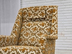 Años 70, sillón danés con respaldo alto, tela de tapizado marrón/beige, madera de teca.