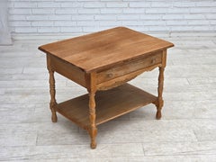 Anni '70, tavolino scandinavo con cassetti, legno massiccio di Oak, rattan.