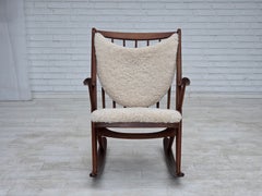 Anni '60, sedia a dondolo danese di Frank Reenskaug, modello 182, in vera pelle di pecora.